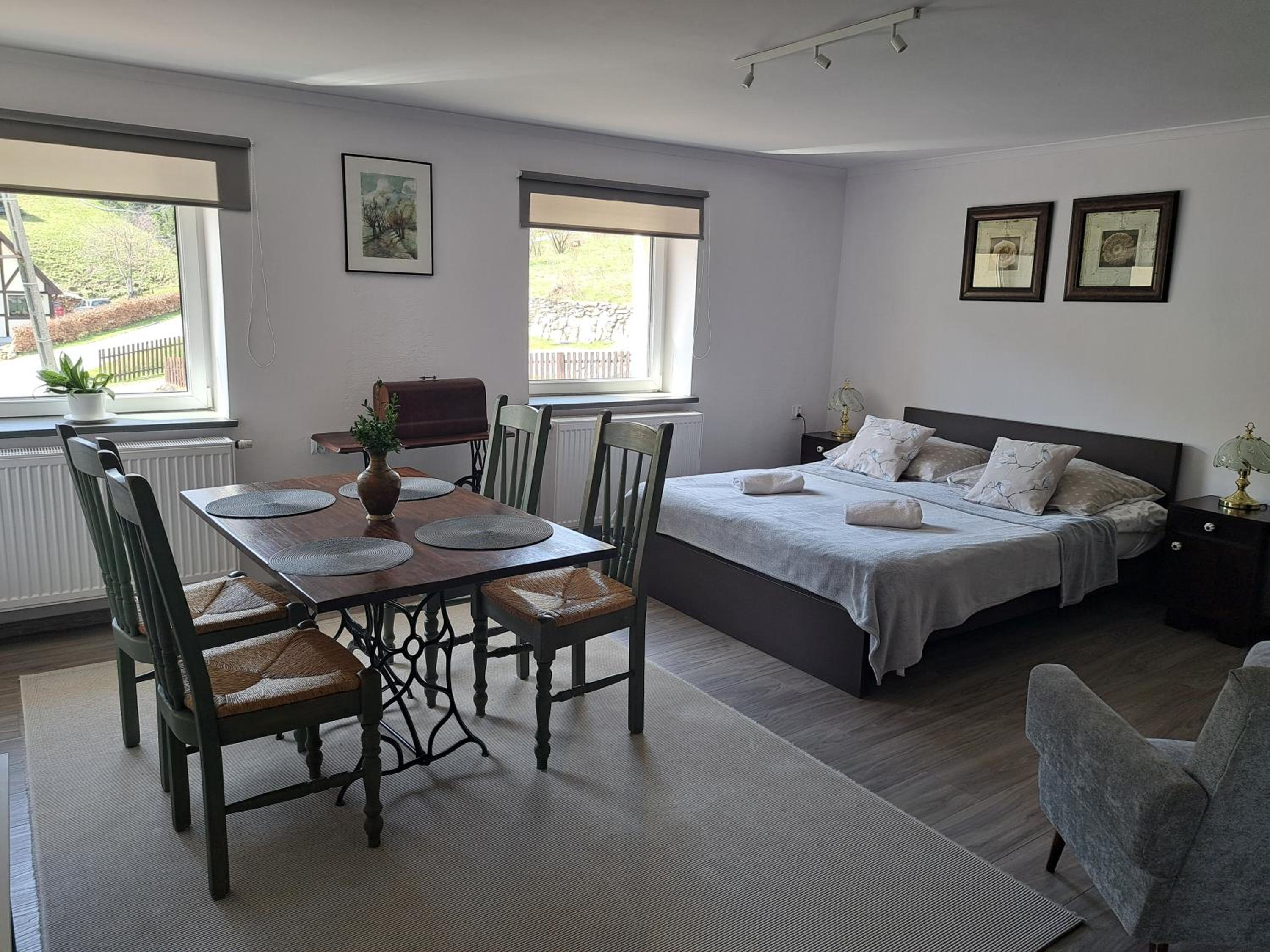 Family Room with Mountain View photo 2