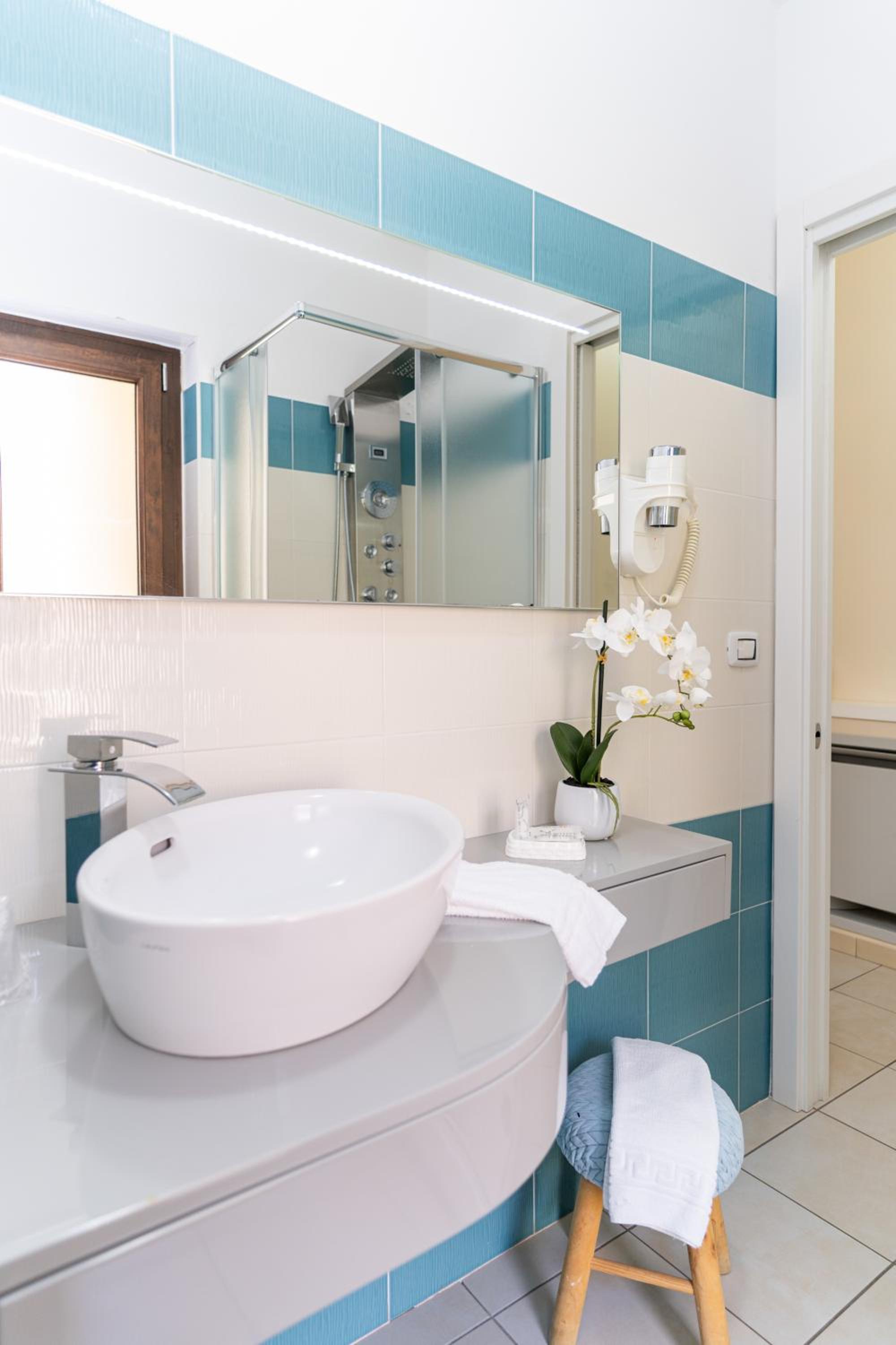 Budget Double Room - Photo 29