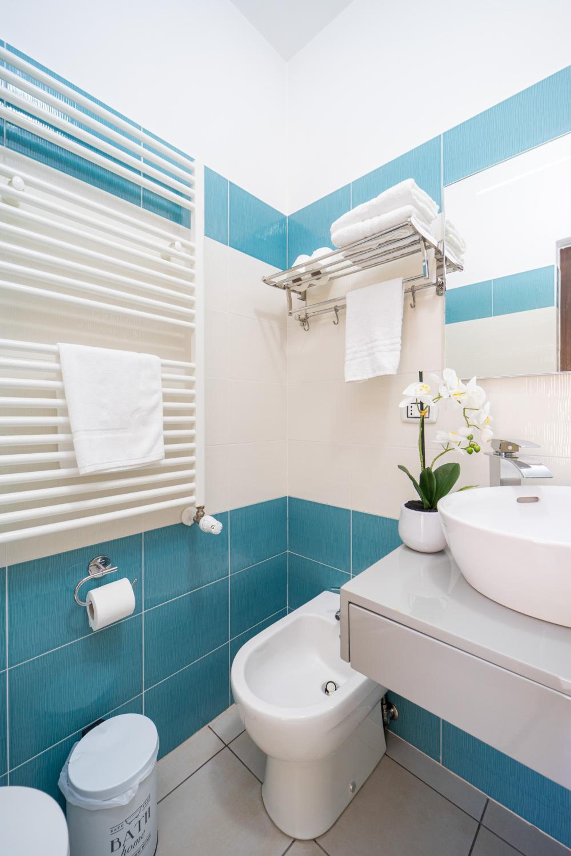 Budget Double Room - Photo 12