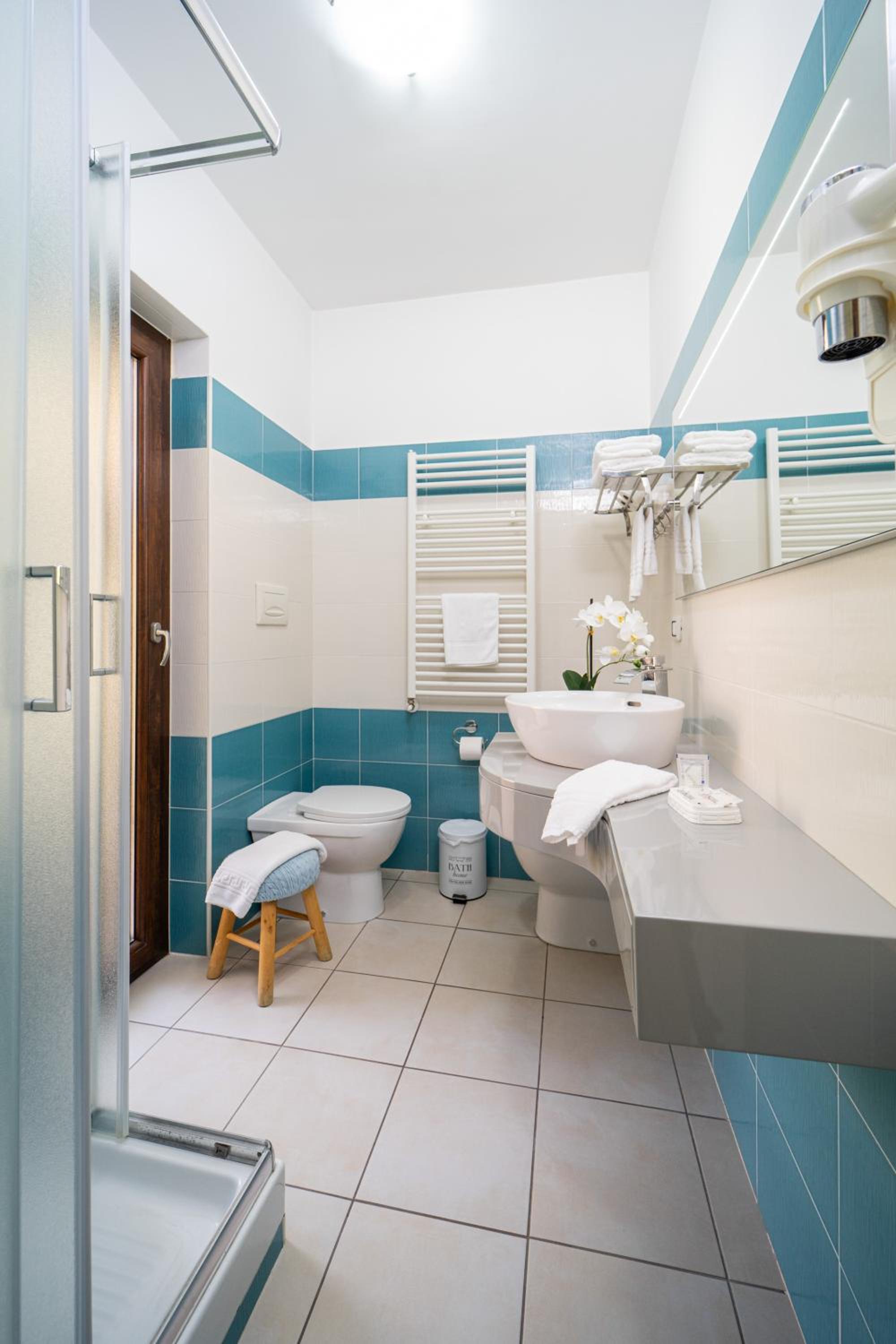 Budget Double Room - Photo 11