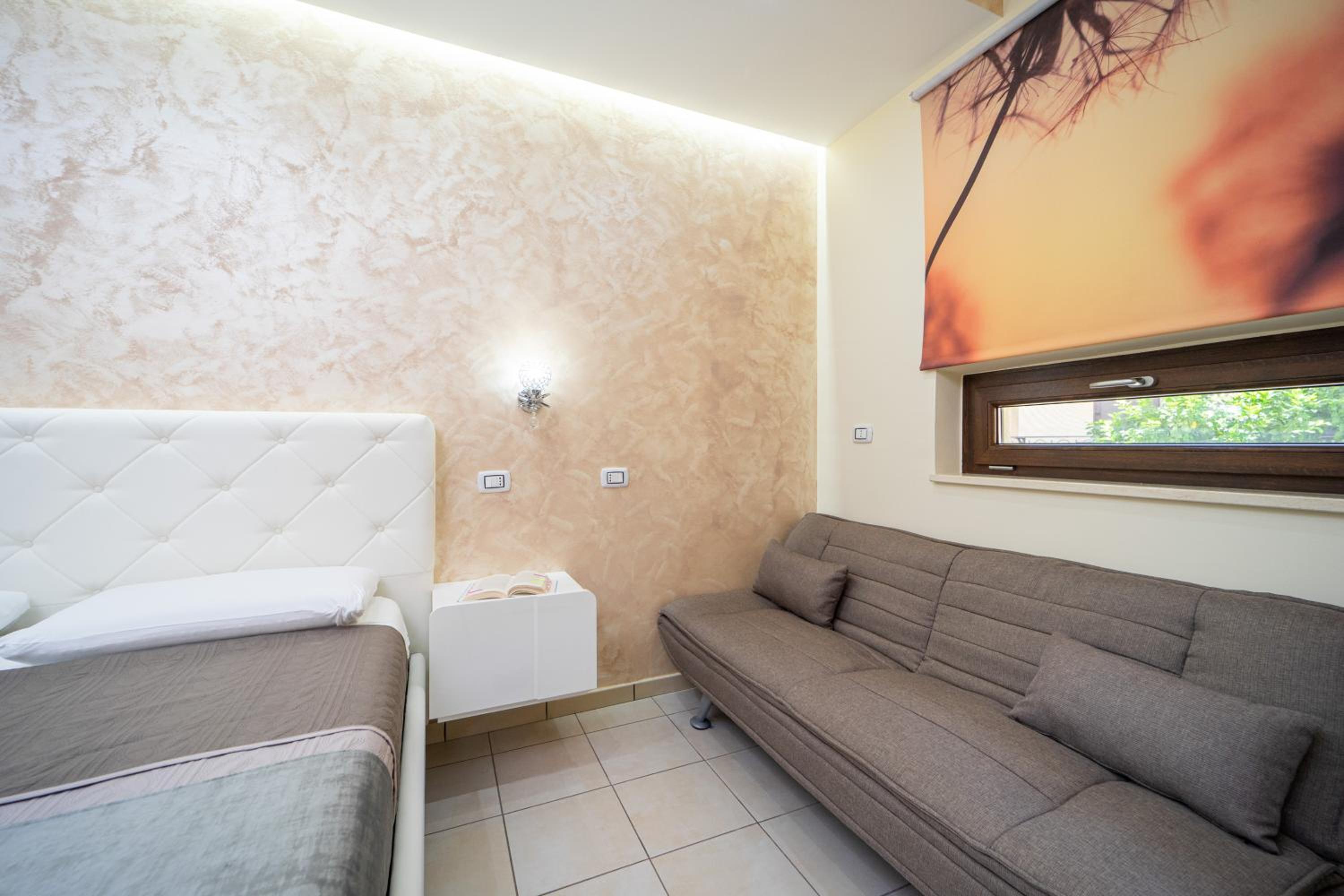 Budget Double Room - Photo 5