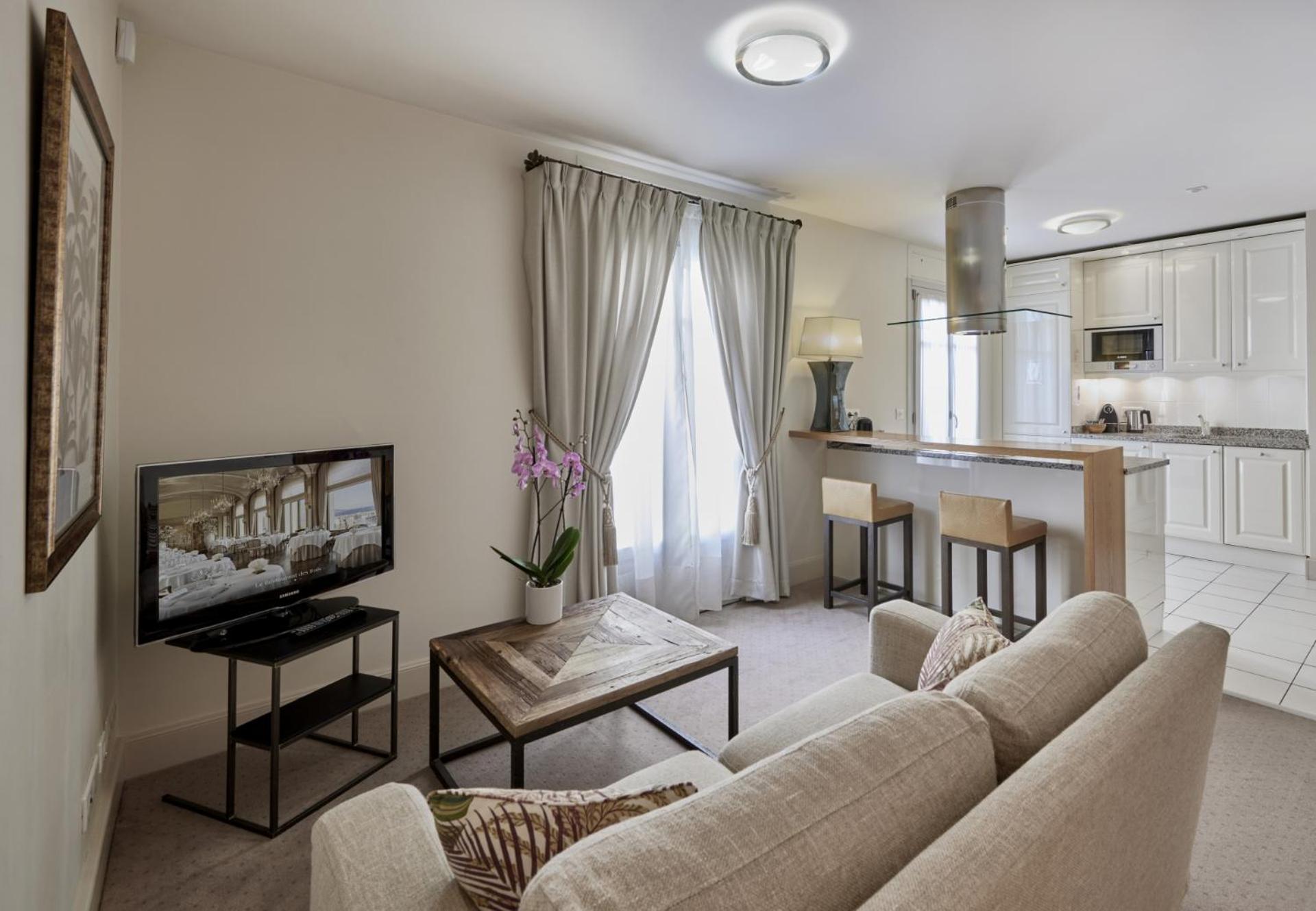 One-Bedroom Apartment - Photo 1