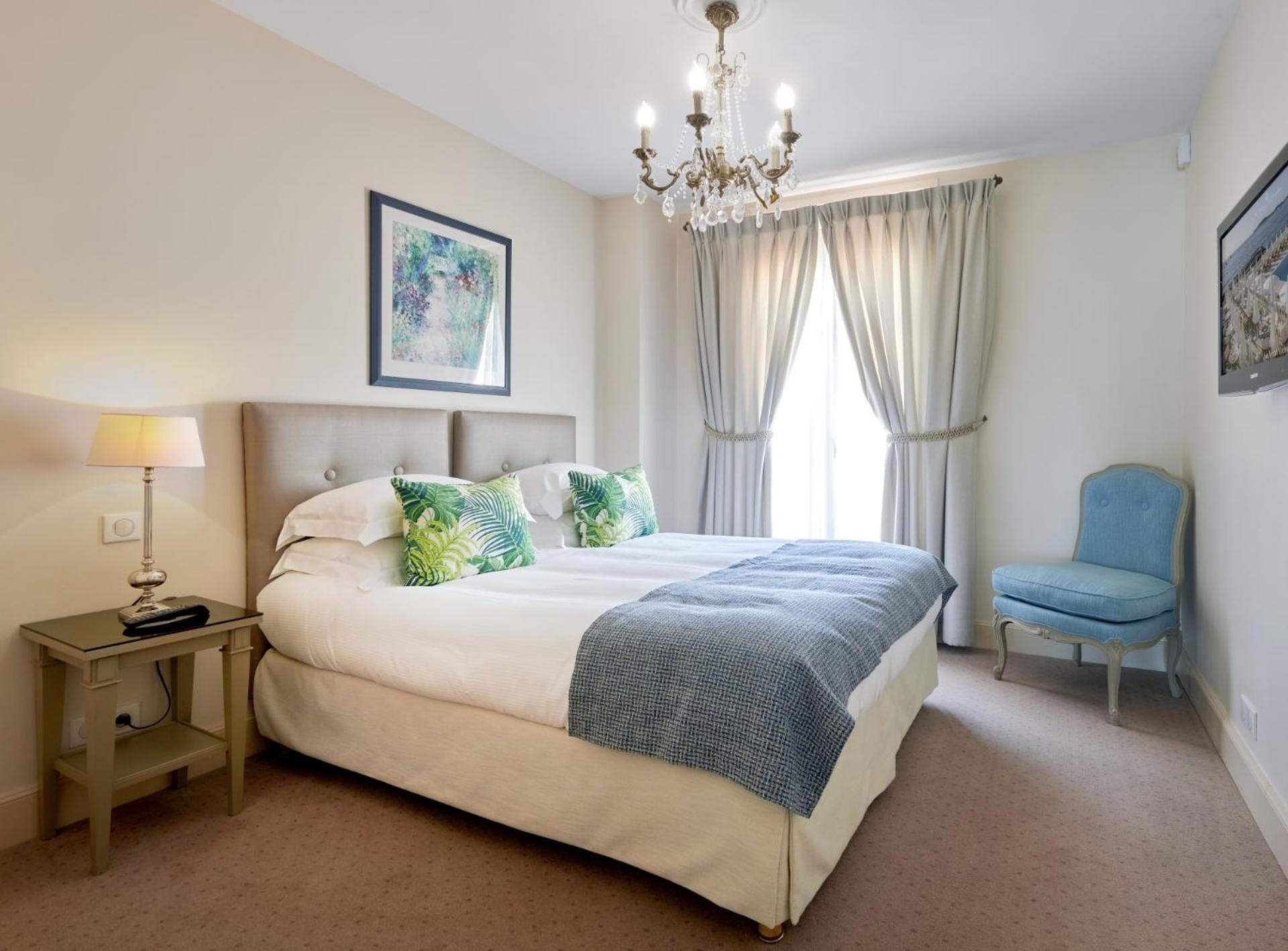 Superior Three-Bedroom Apartment - Photo 1