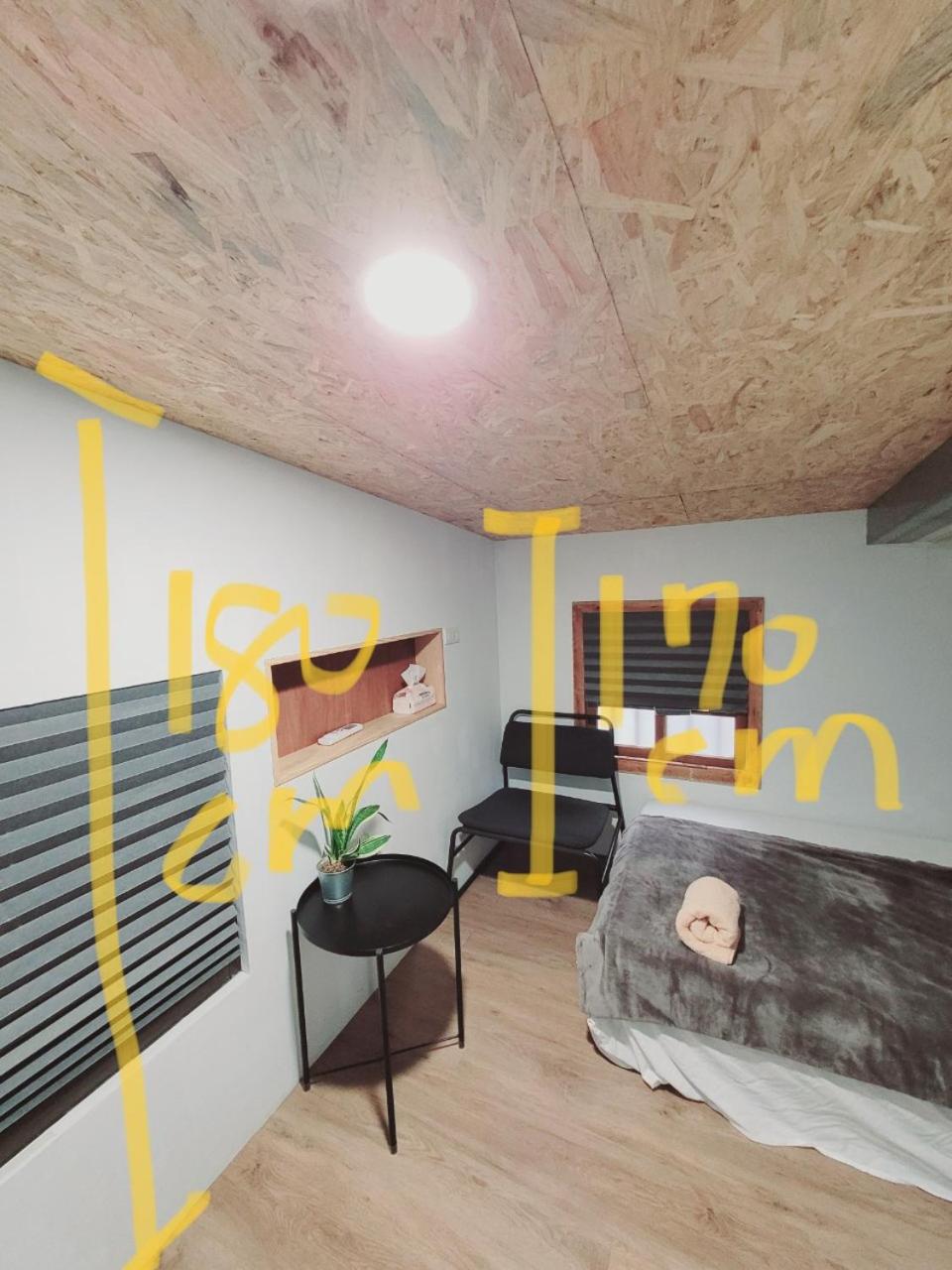 Single Room with Shared Shower and Toilet photo 3