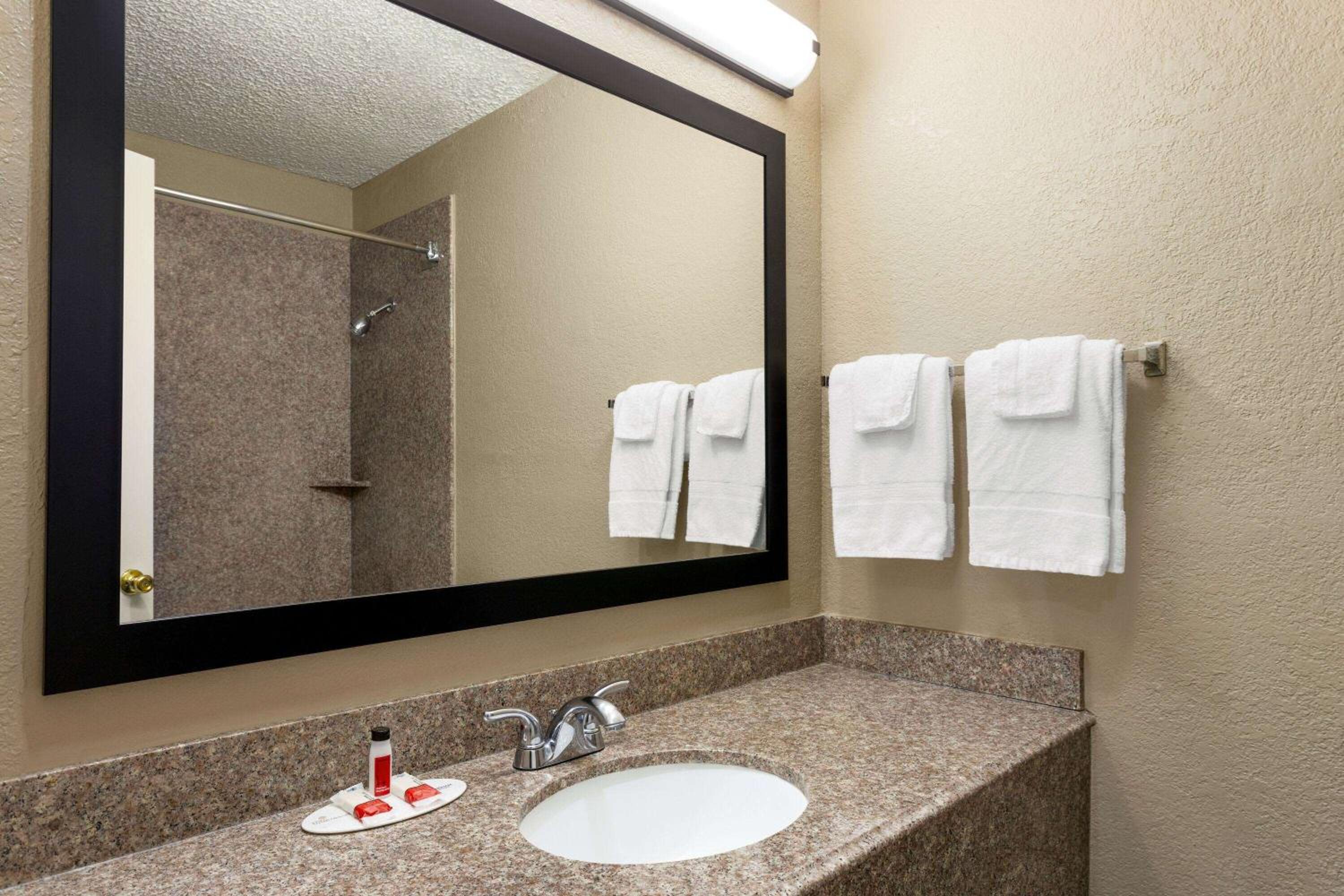 King Room - Non-Smoking - Photo 2