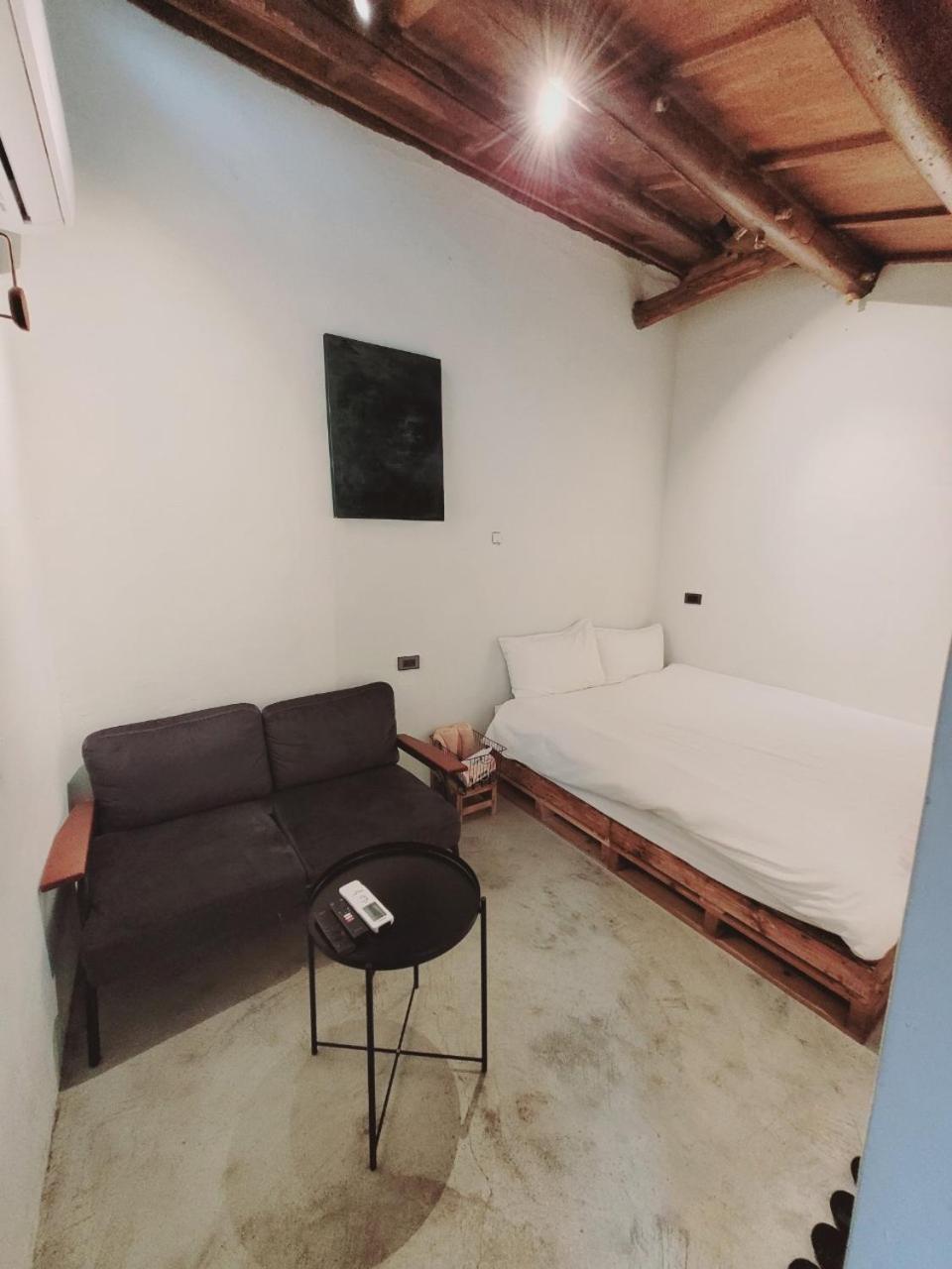 Double Room with Shared Bathroom photo 1