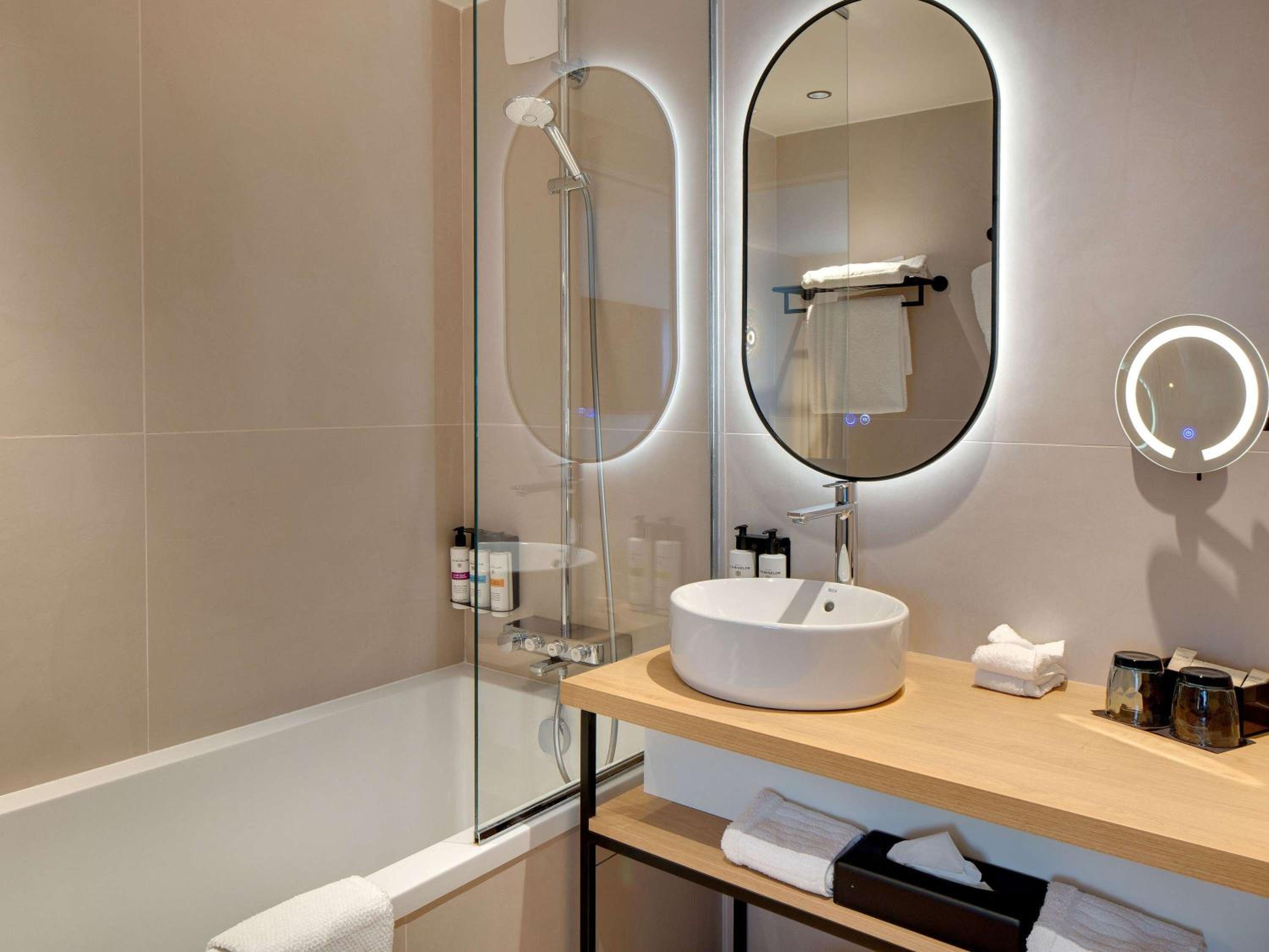 Deluxe King Room - Photo 5