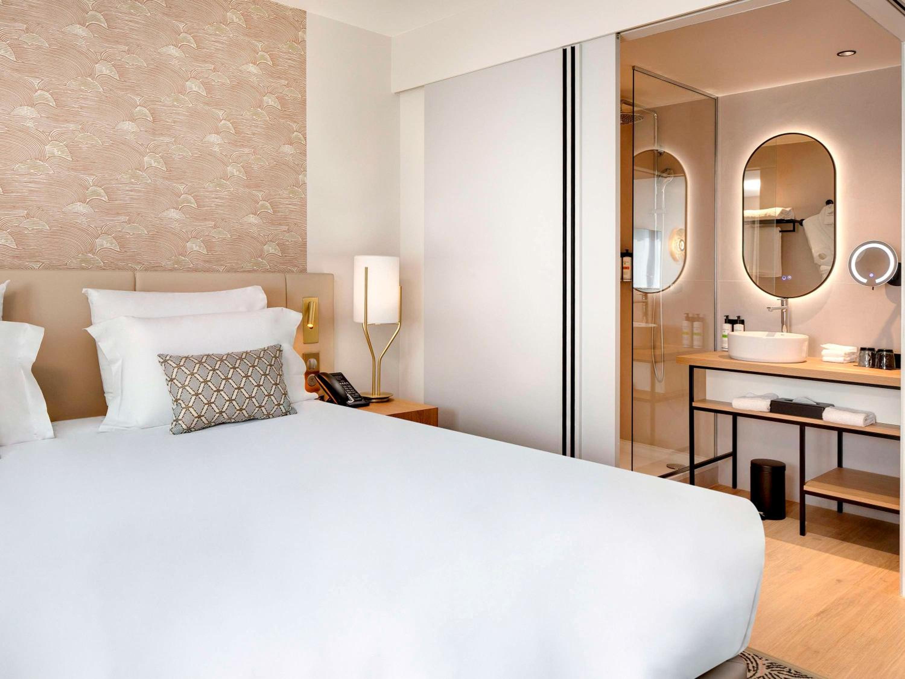 Deluxe Room with Two Single Size Beds - Photo 1