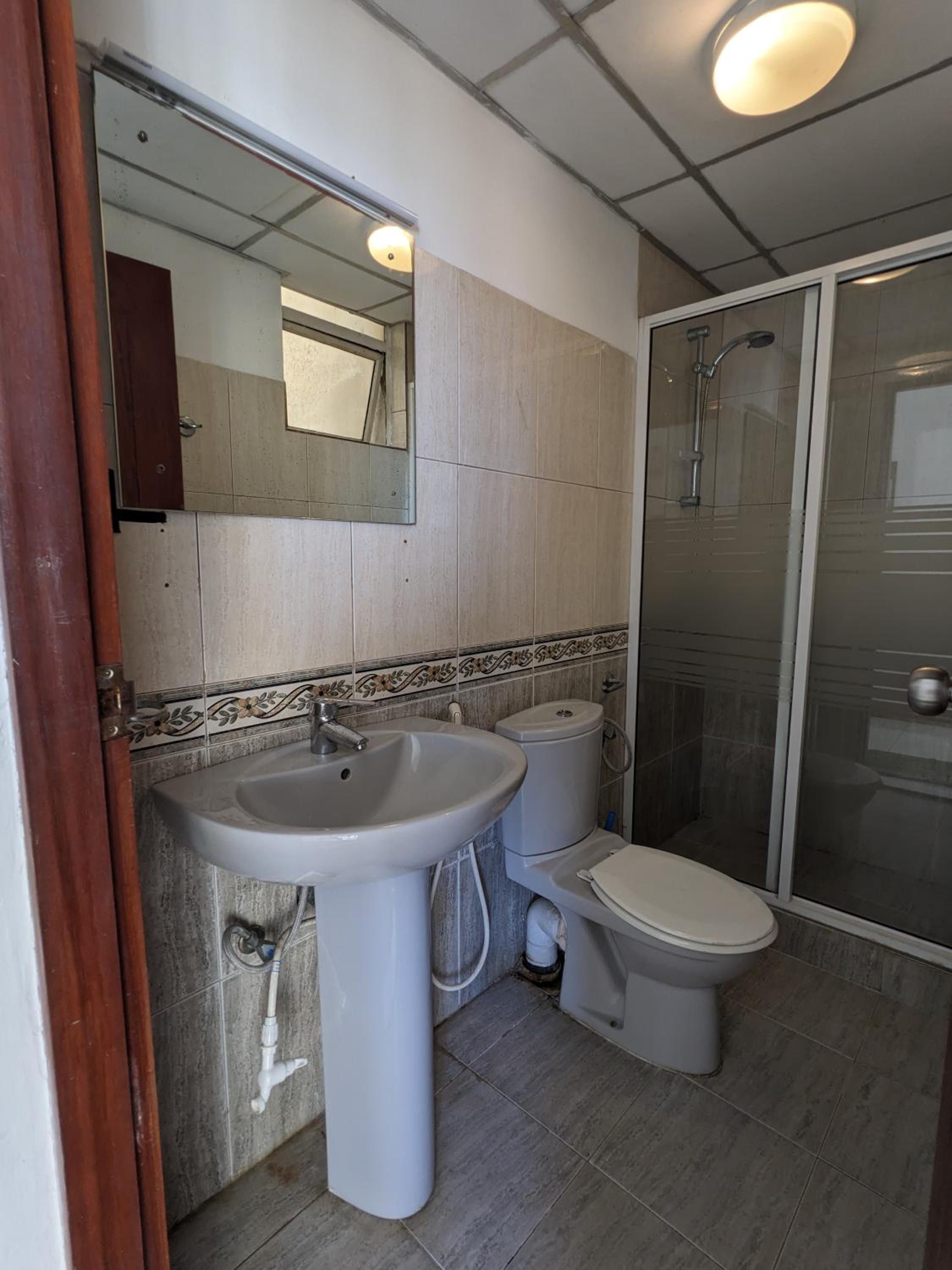 Family Room with Non Attached Private Bathroom photo 3