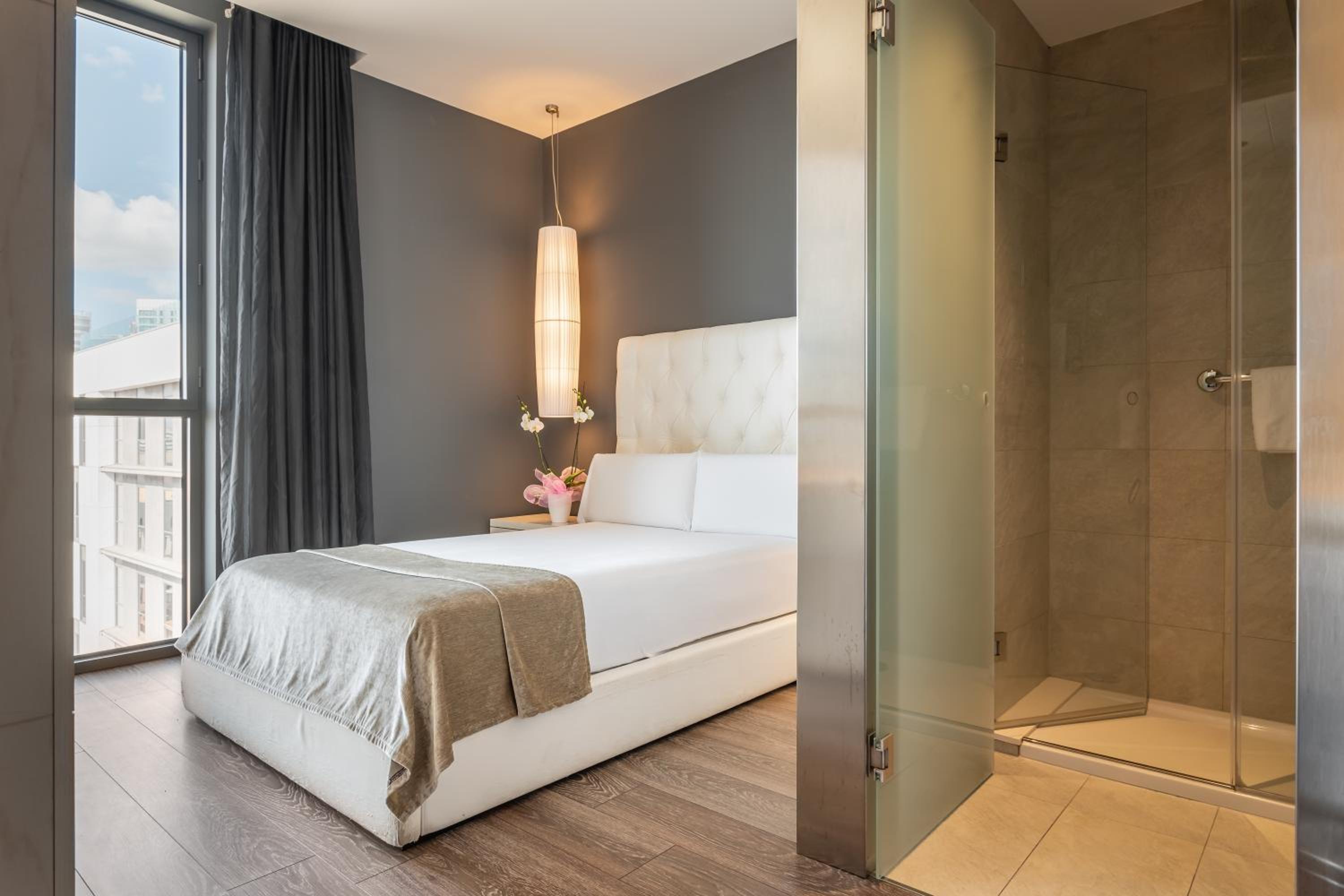 Single Room thumbnail 5