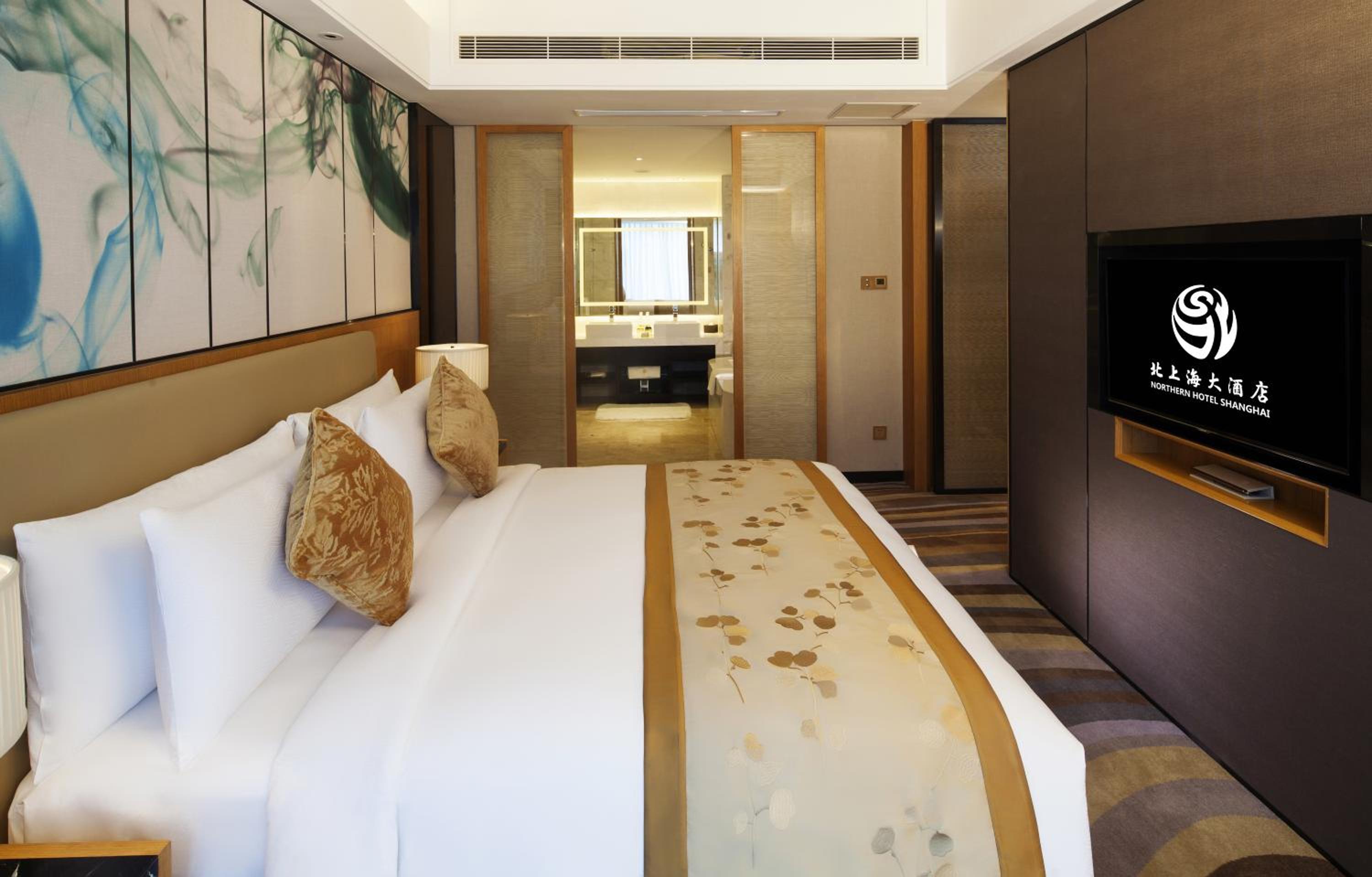 Deluxe Queen Suite