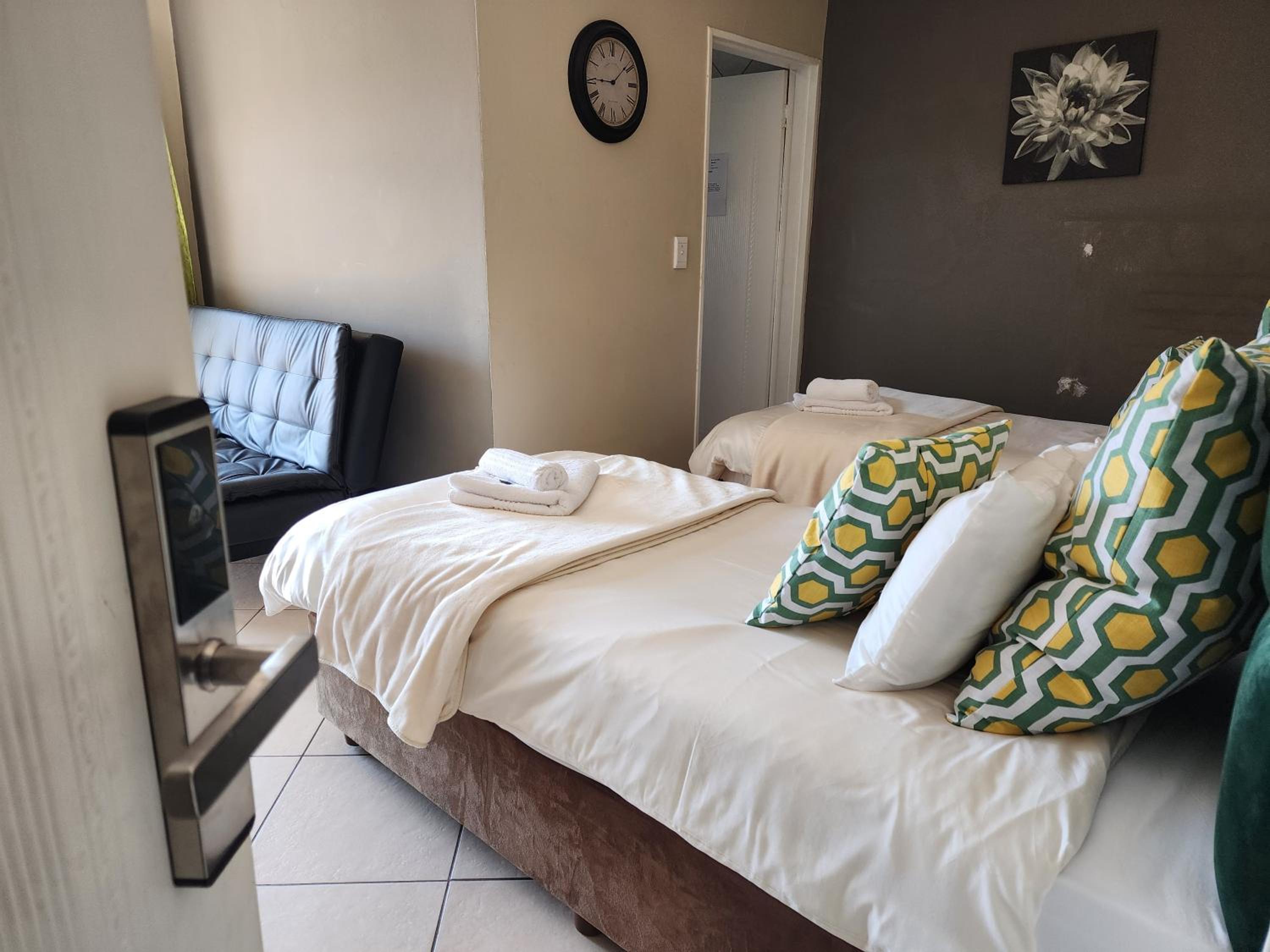 Double or Twin Room with Private Bathroom - Photo 1