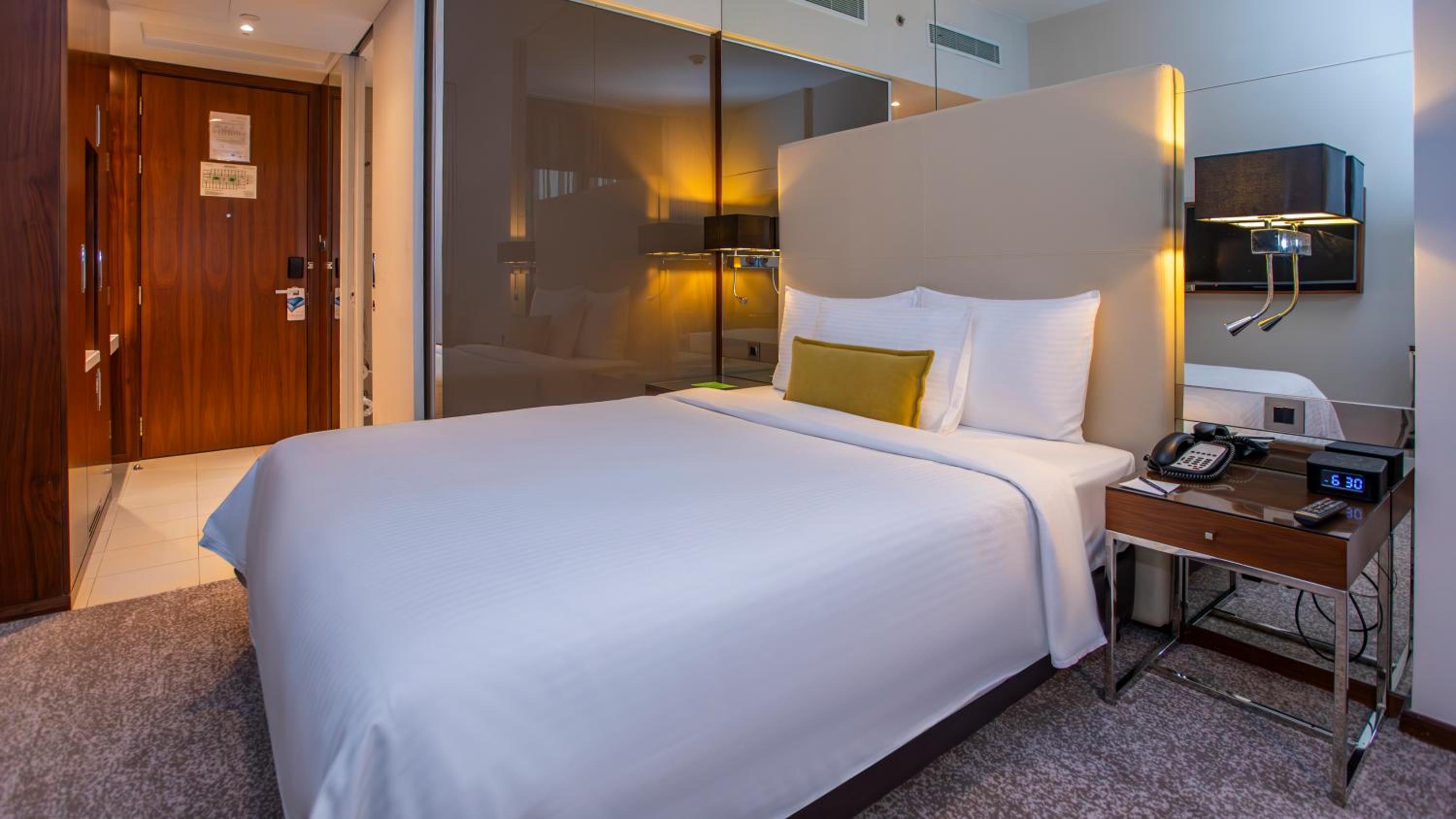 Centro Room - Queen Bed - Photo 1