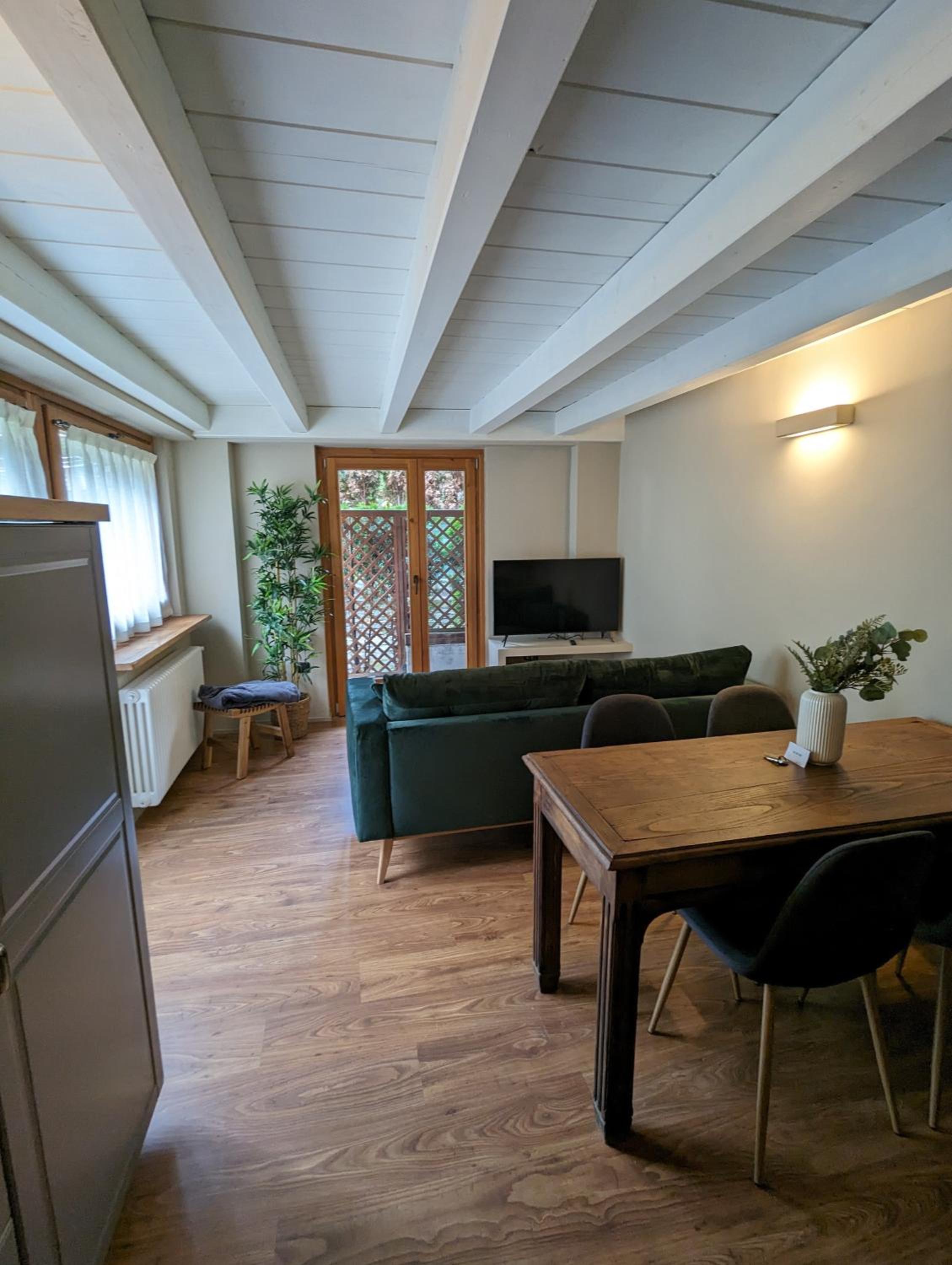 One-Bedroom Apartment photo 1