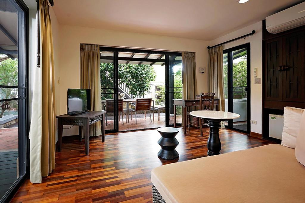 Two-Bedroom Villa - Photo 3