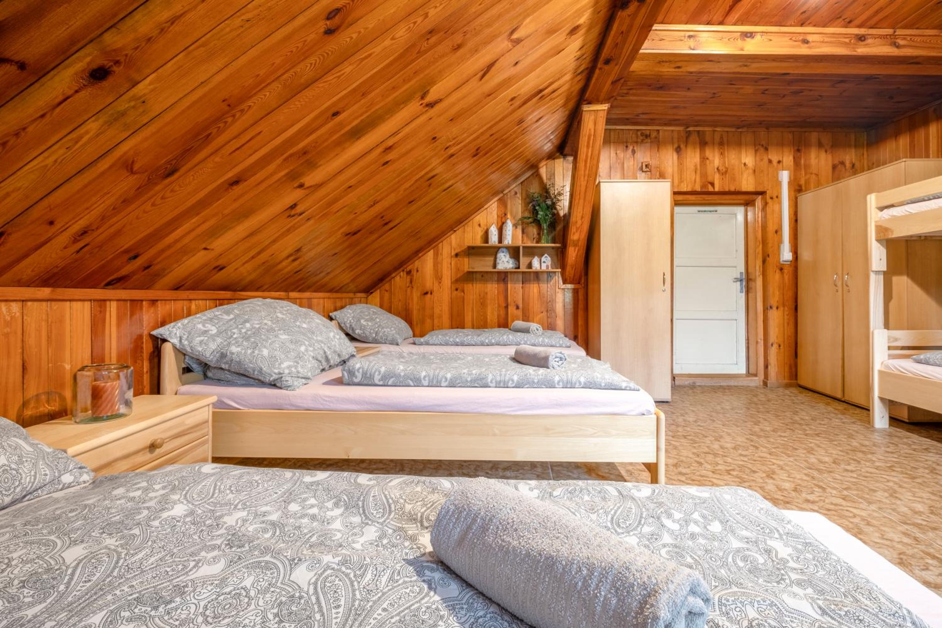 8-Bed Mixed Dormitory Room photo 1