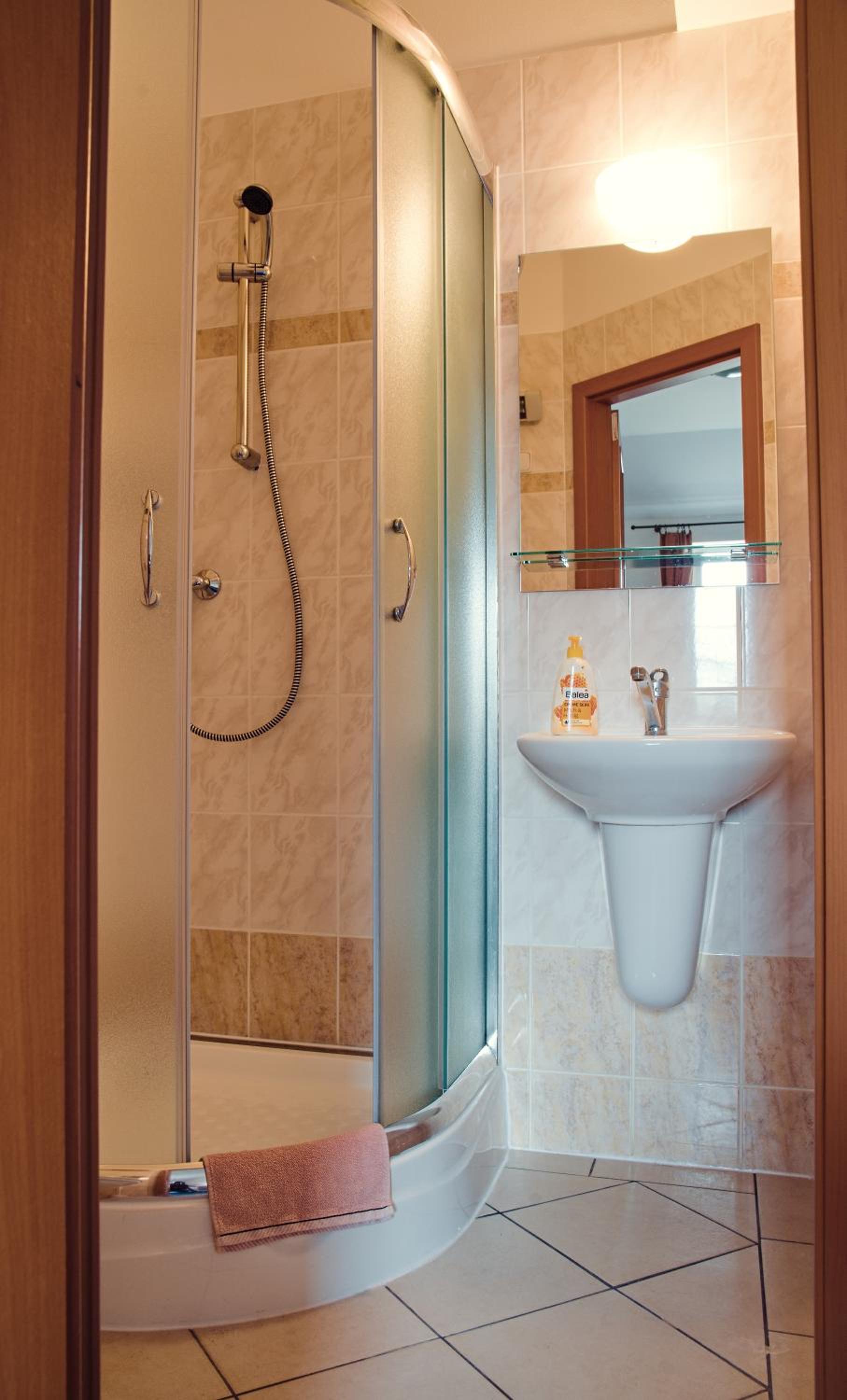 Standard Double or Twin Room - Photo 3