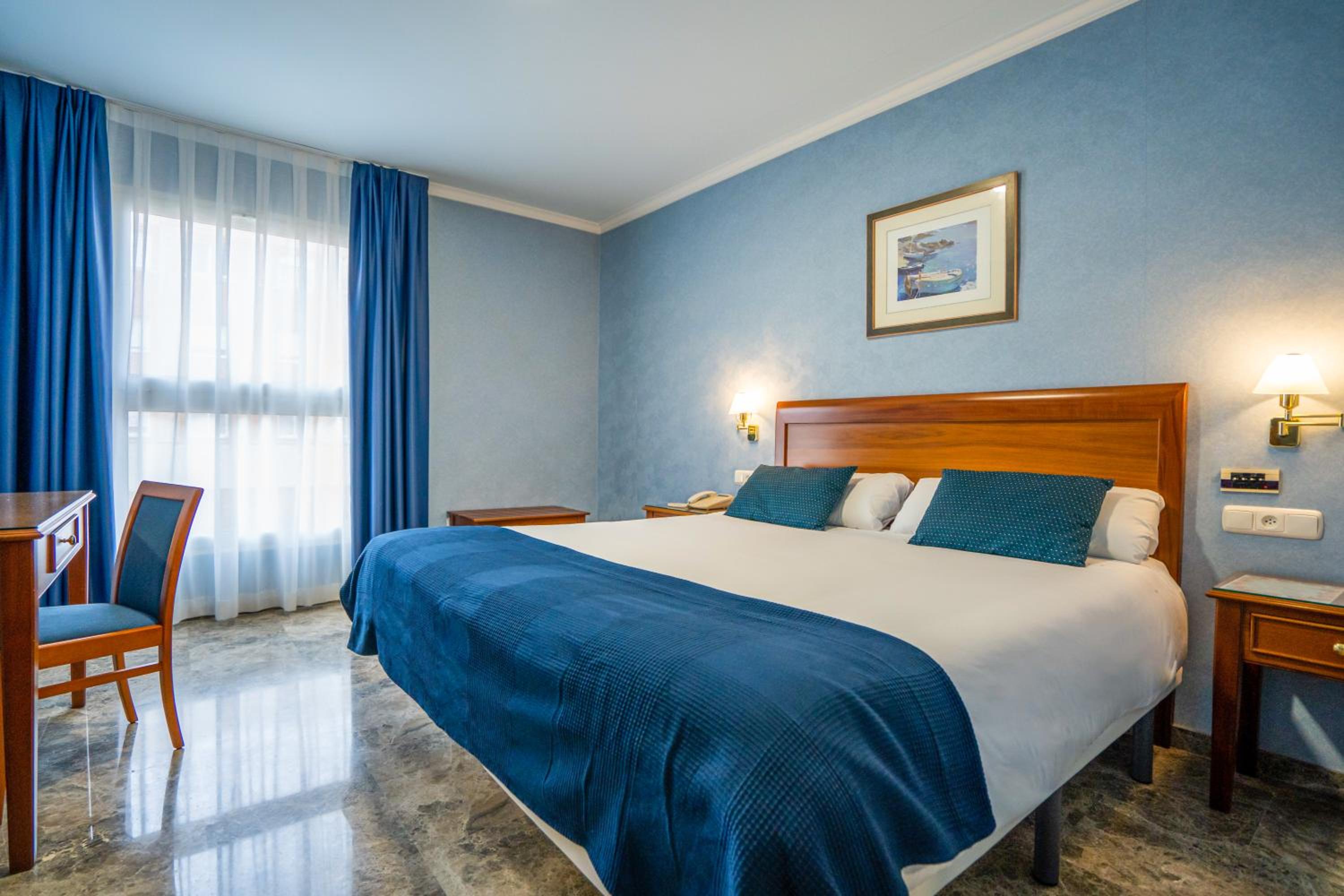 Superior Double or Twin Room thumbnail 5