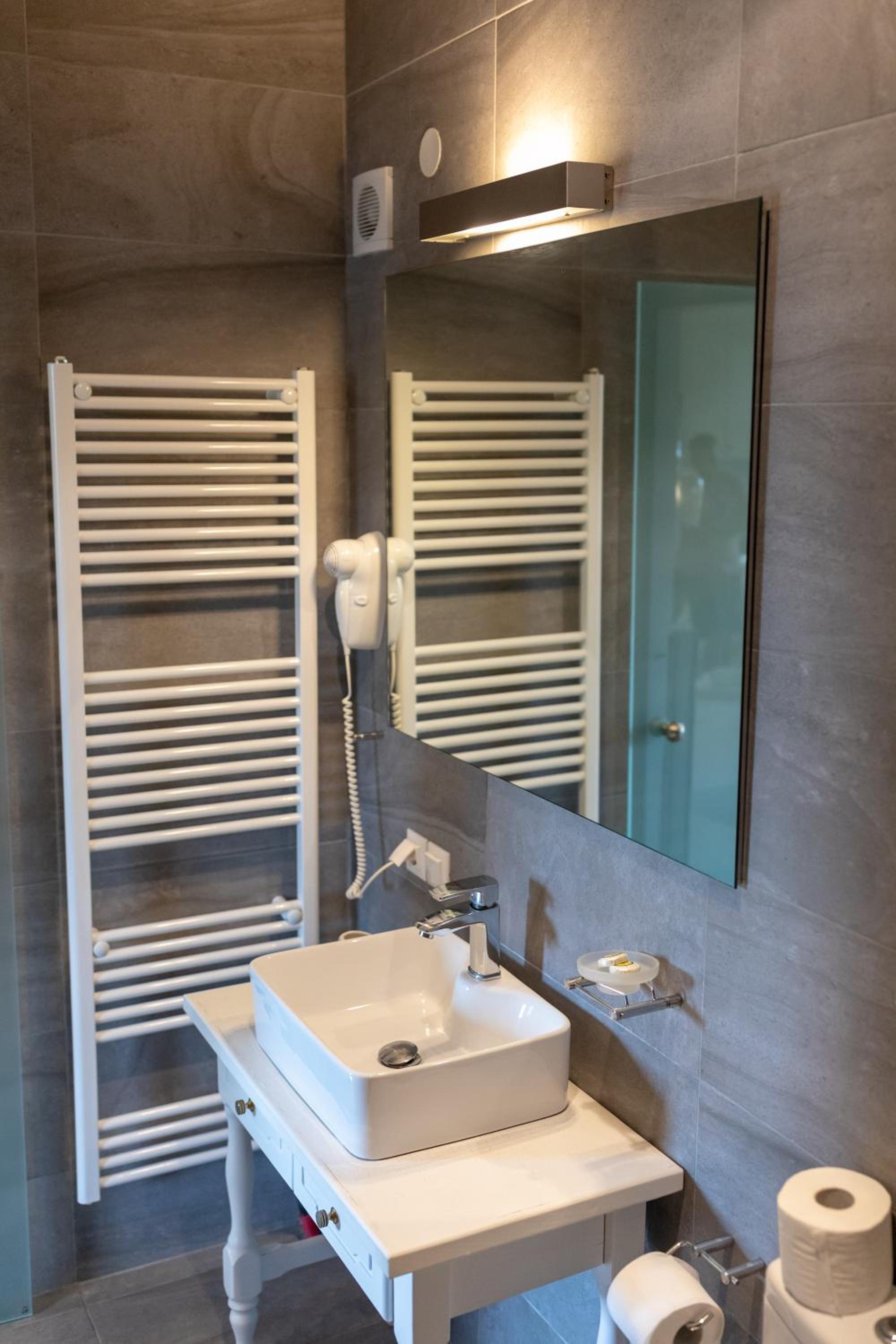 Deluxe Double Studio - Photo 9
