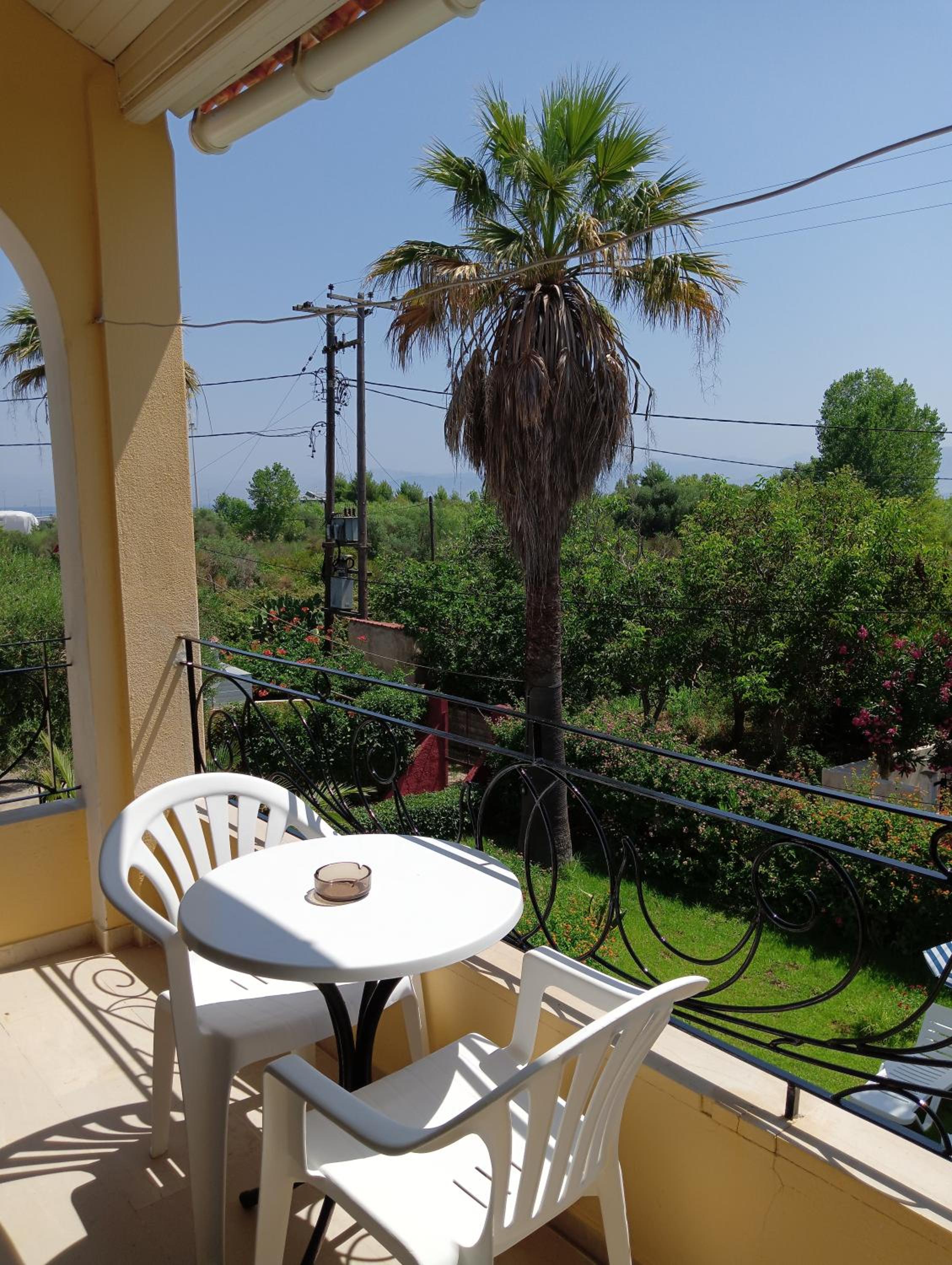 Triple Room with Garden View photo 2