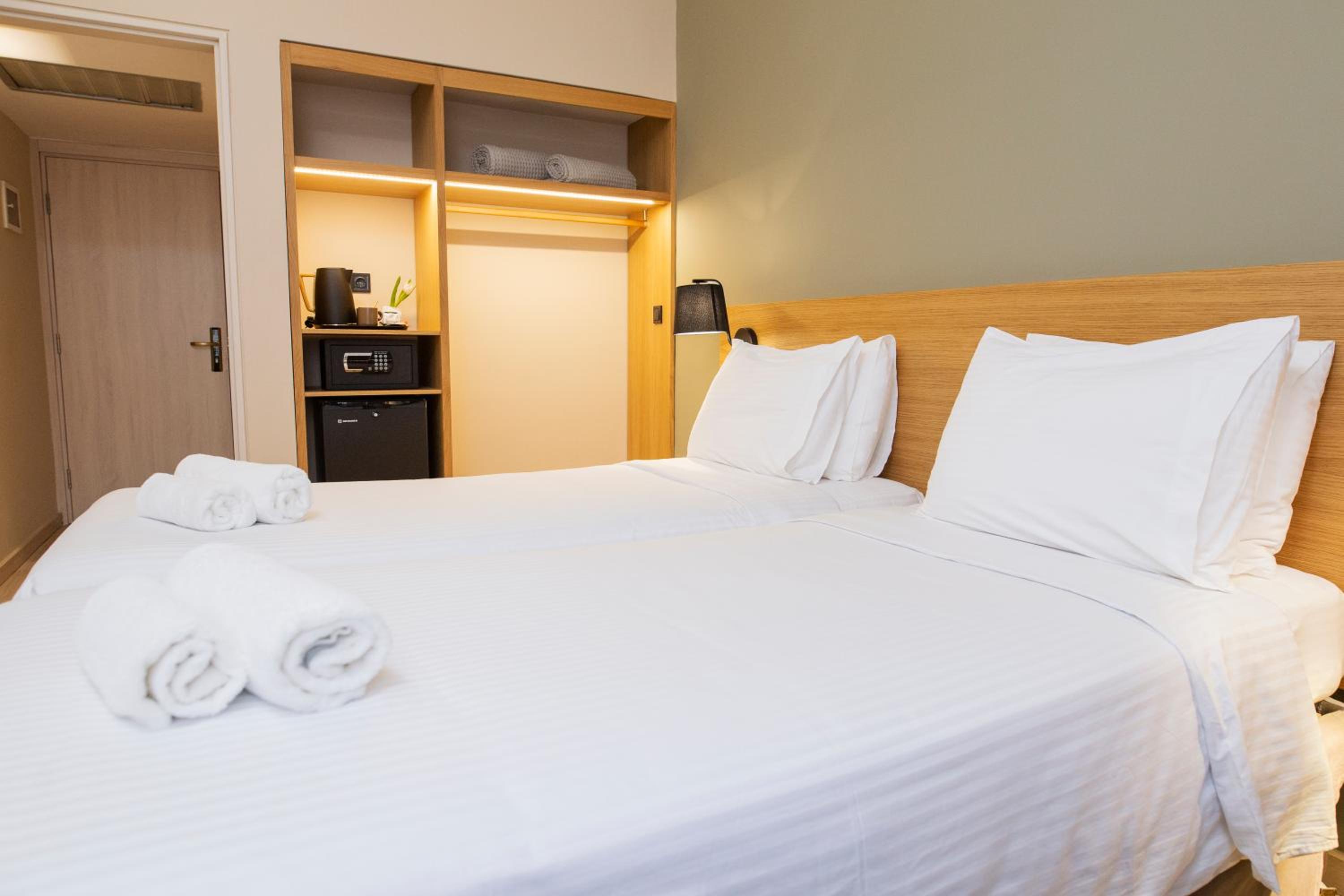 Twin Room with Acropolis view photo 2