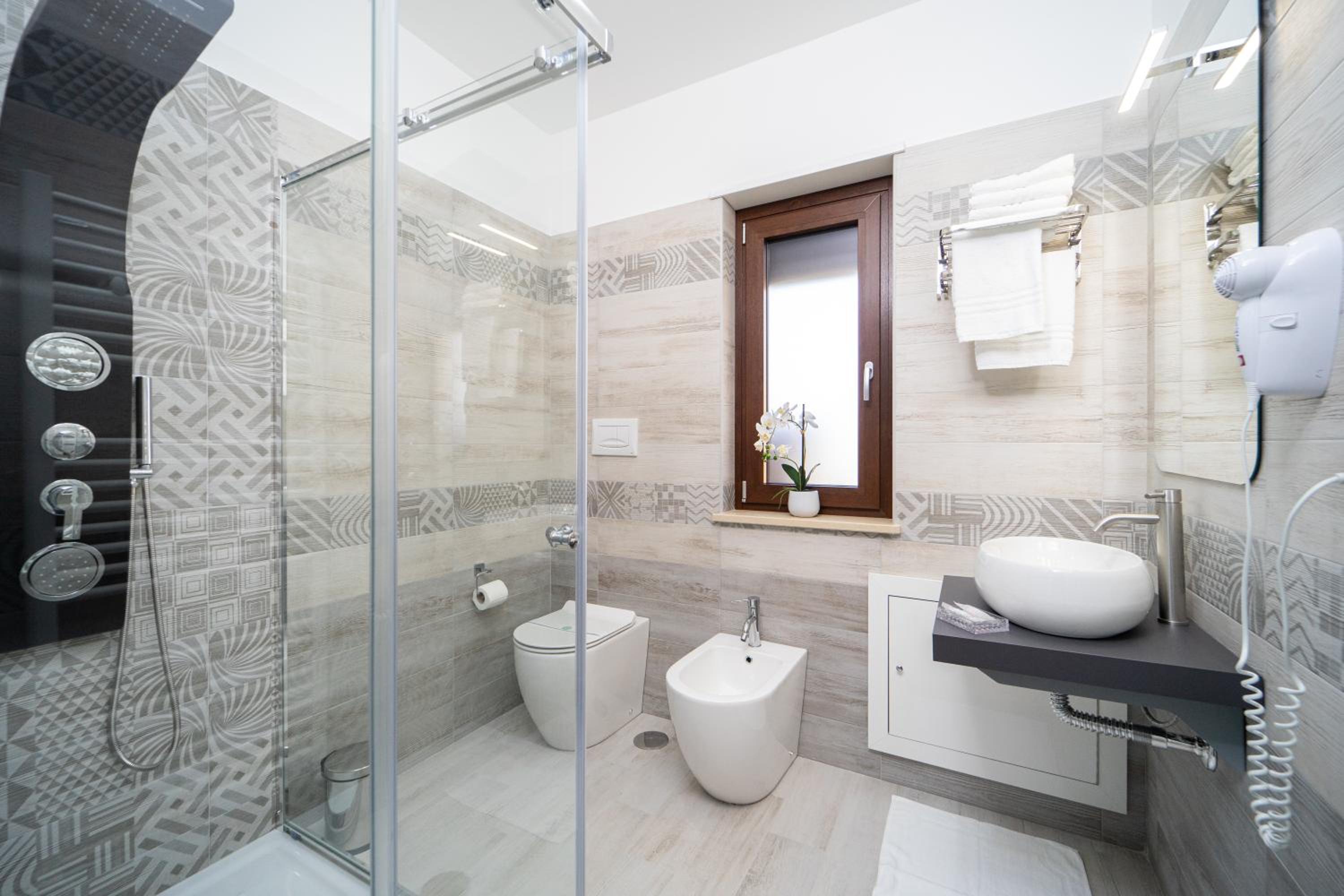 Junior Suite with Balcony - Photo 20