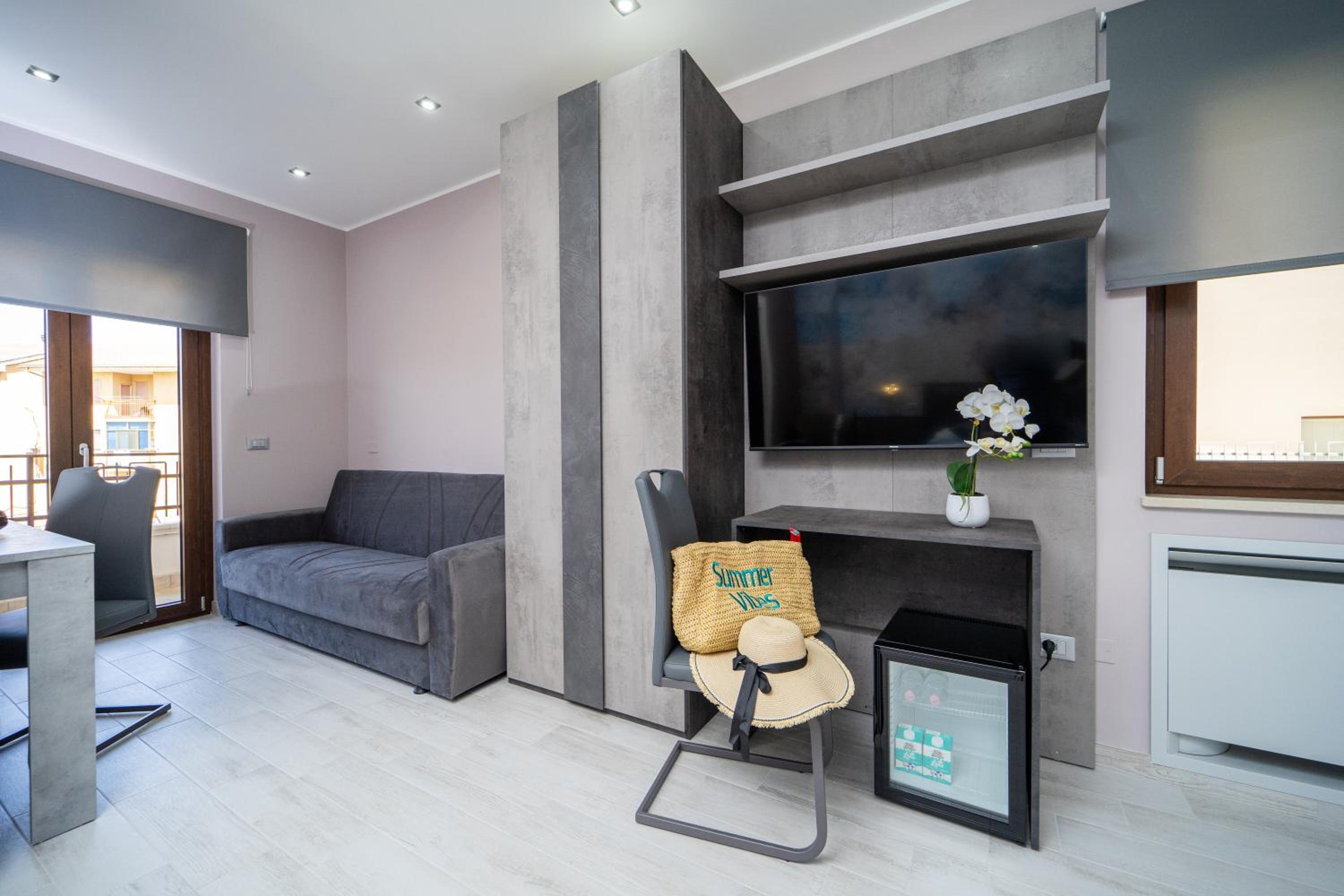 Junior Suite with Balcony - Photo 24