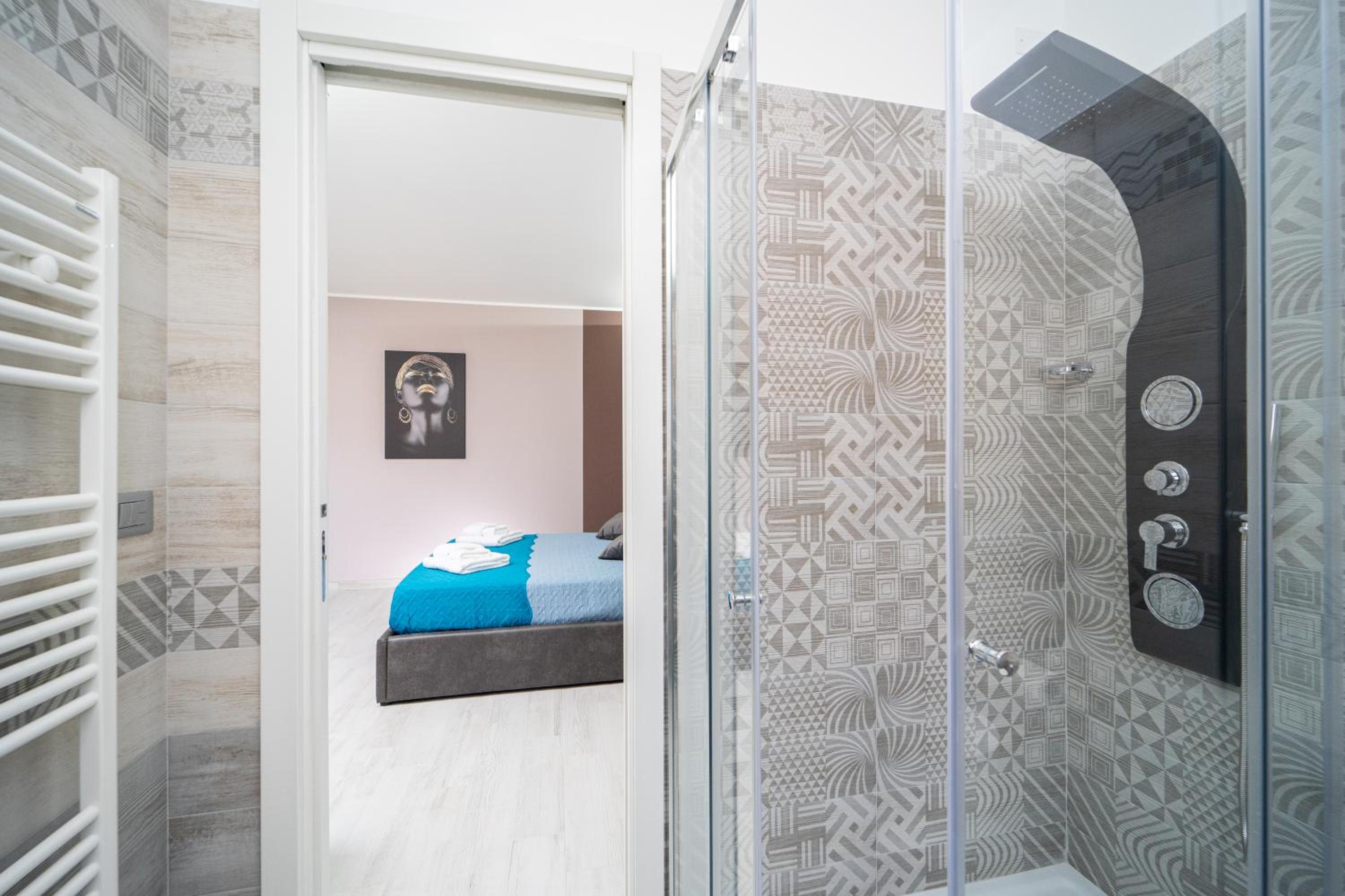 Junior Suite with Balcony - Photo 23