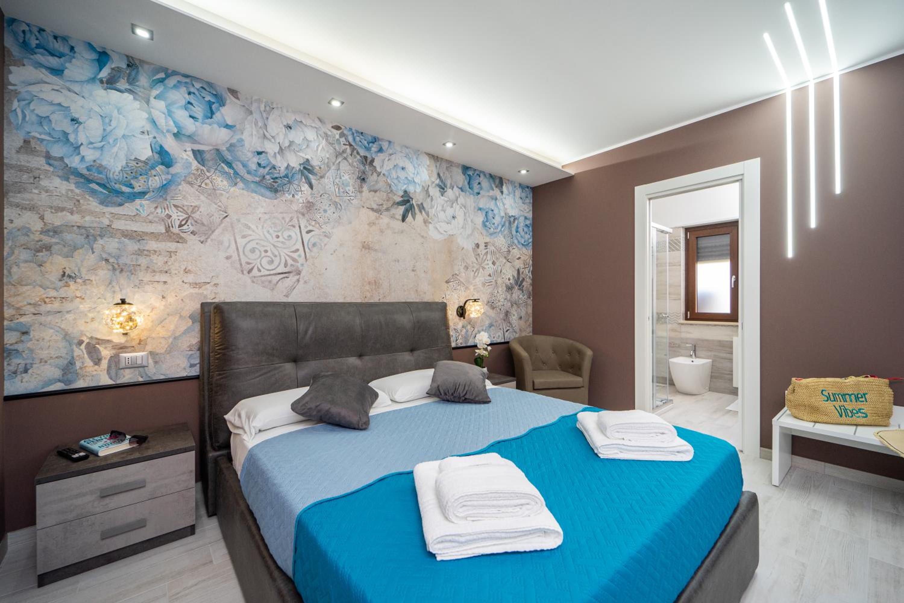 Junior Suite with Balcony - Photo 2