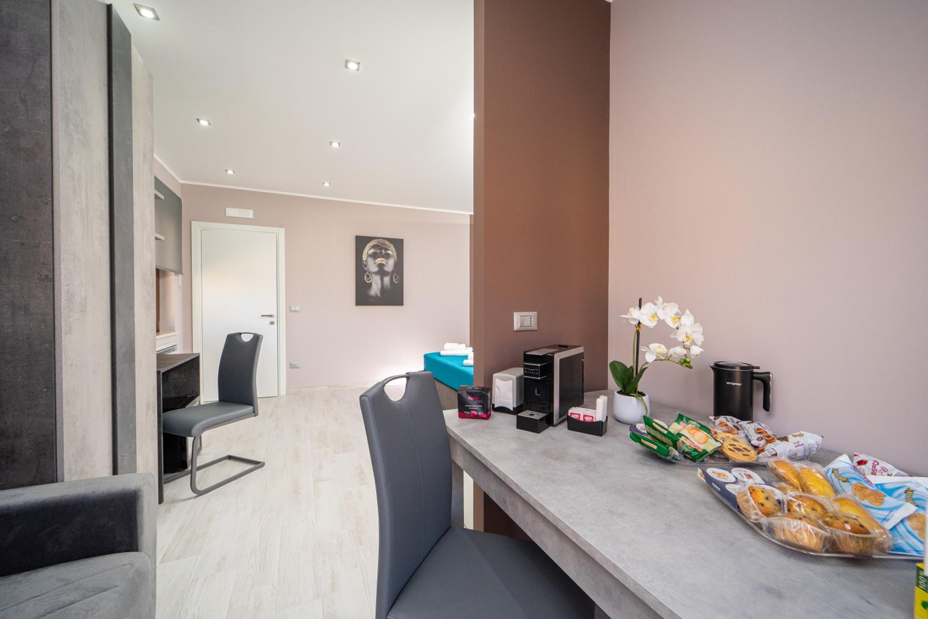 Junior Suite with Balcony - Photo 6