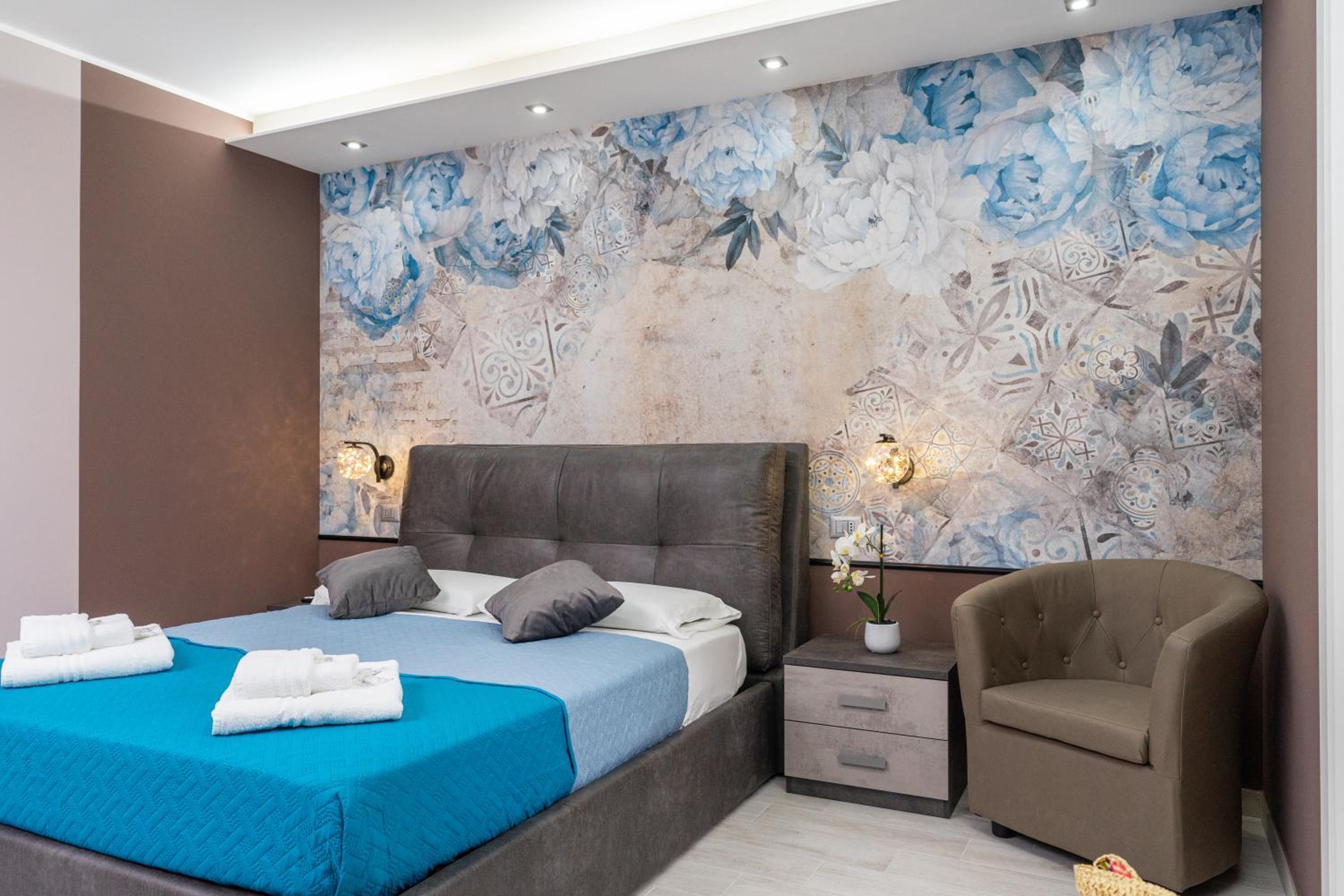 Junior Suite with Balcony - Photo 9