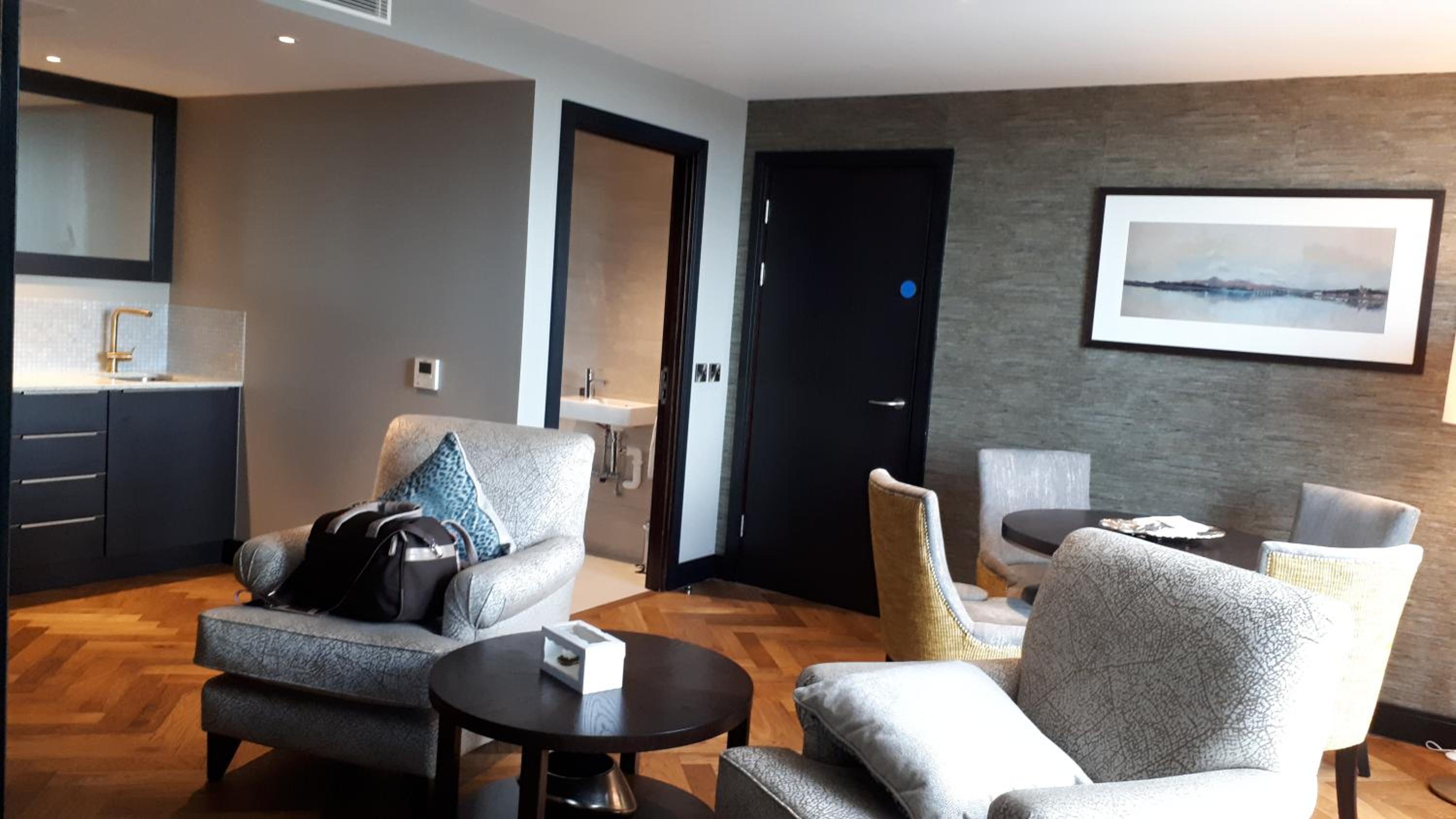 Deluxe Suite photo 2