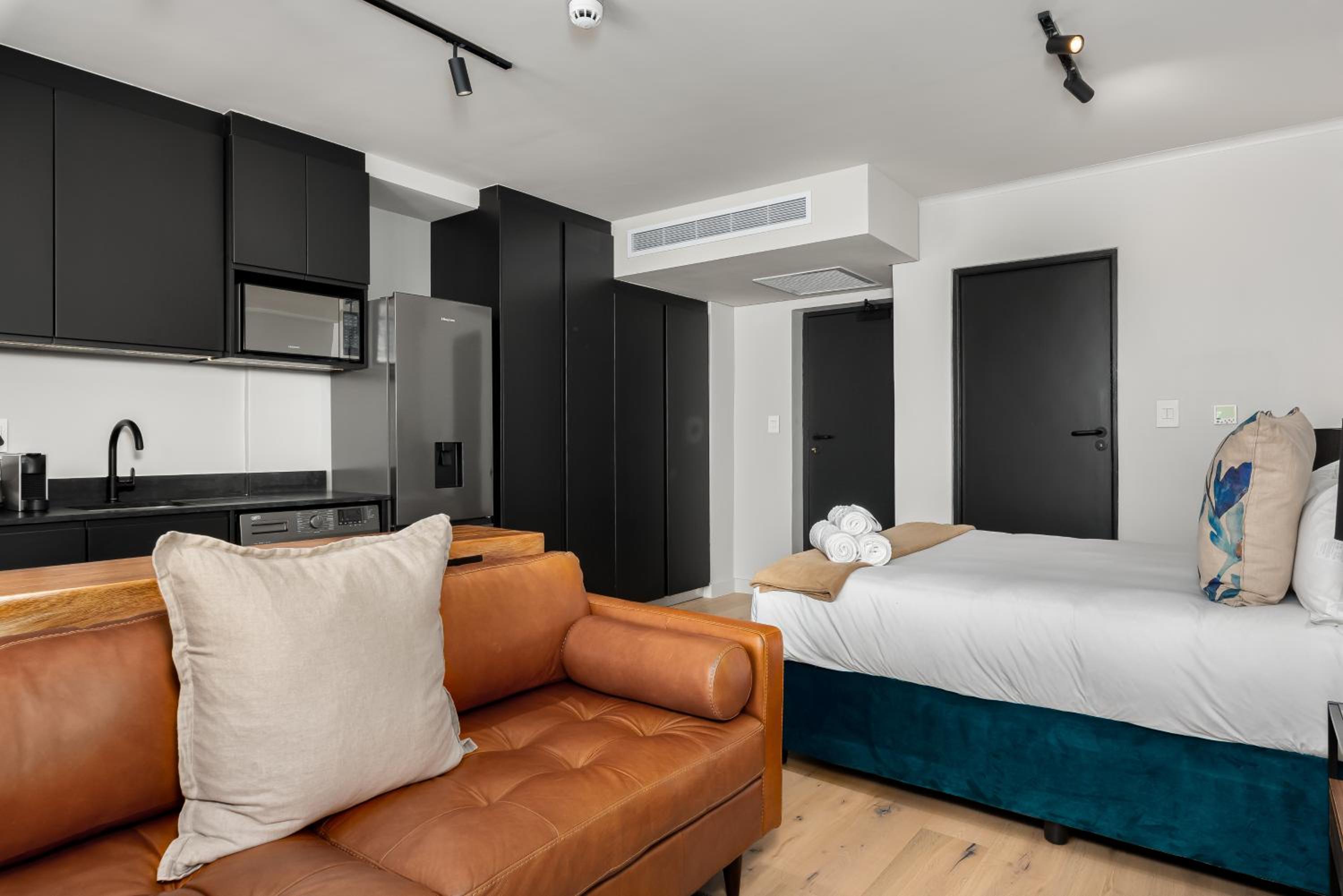 Superior Studio with Balcony - Photo 21