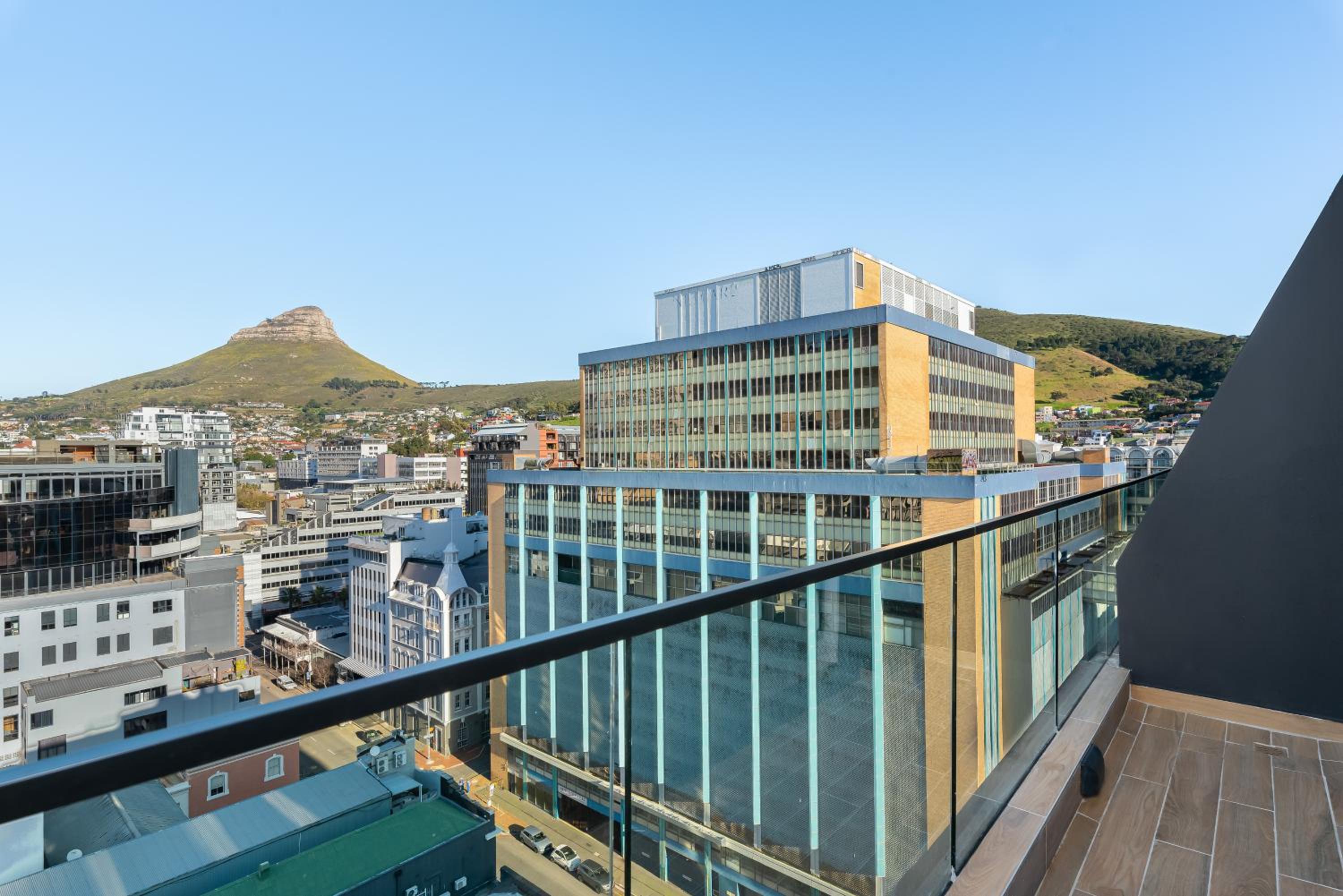 Superior Studio with Balcony - Photo 9