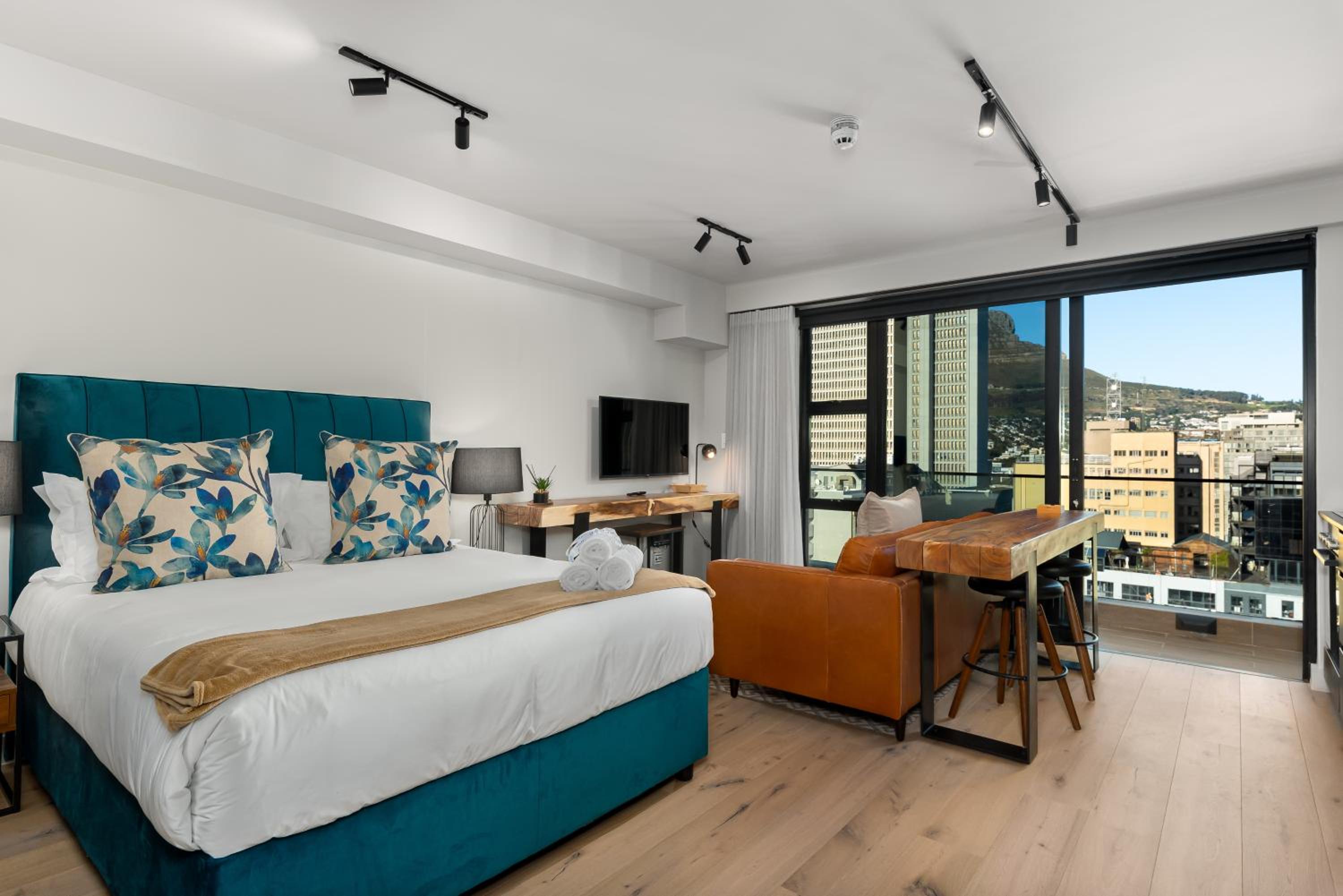 Superior Studio with Balcony - Photo 1