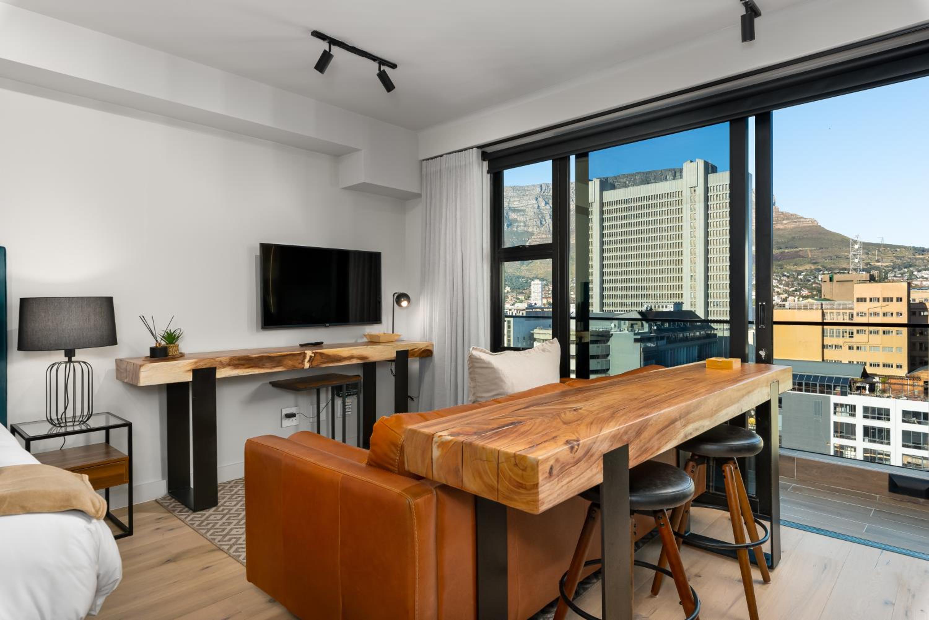 Superior Studio with Balcony - Photo 22