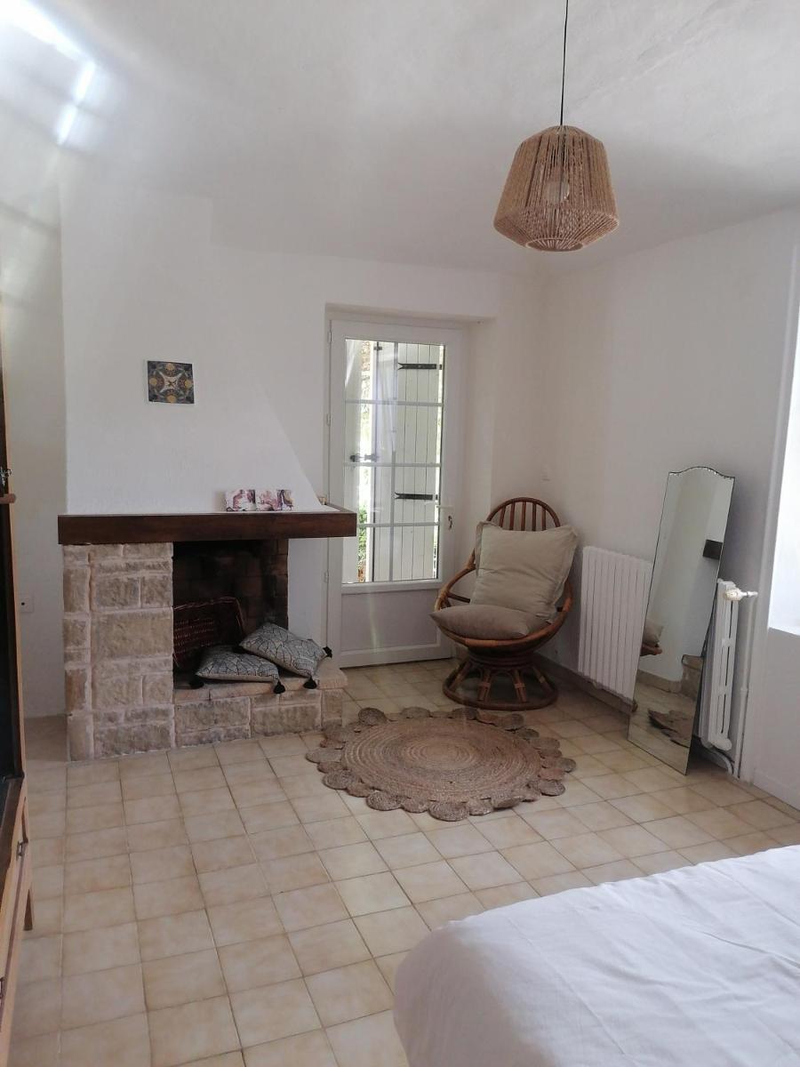 Deluxe Room (2 Adults + 1 Child) photo 3