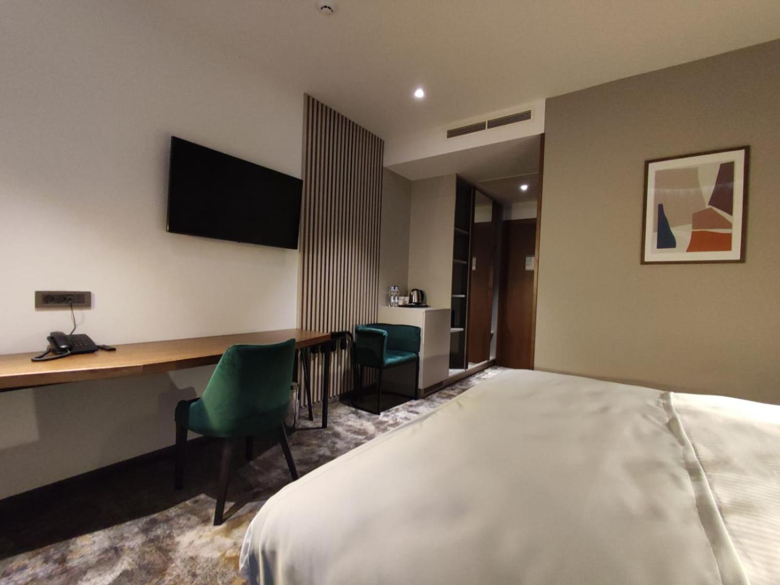 Superior King Room - Photo 5