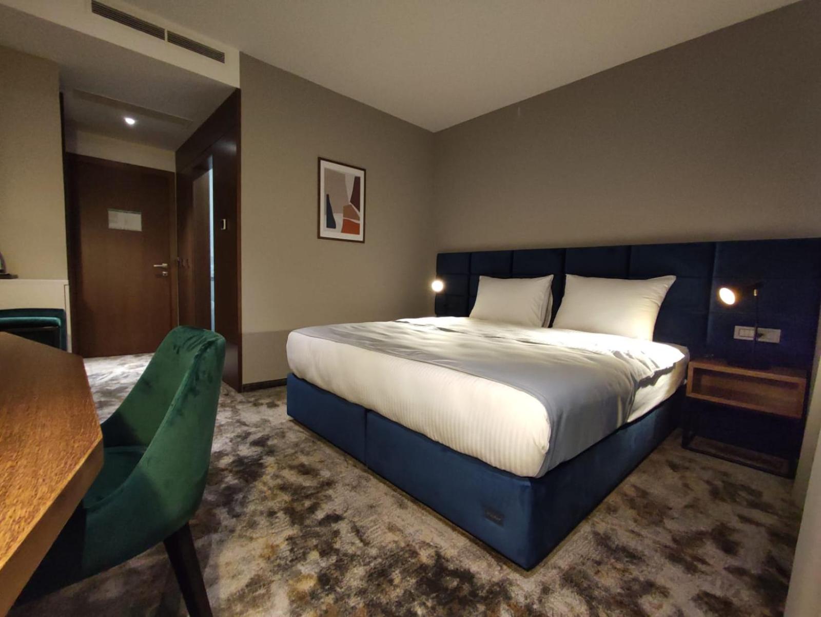 Superior King Room - Photo 4