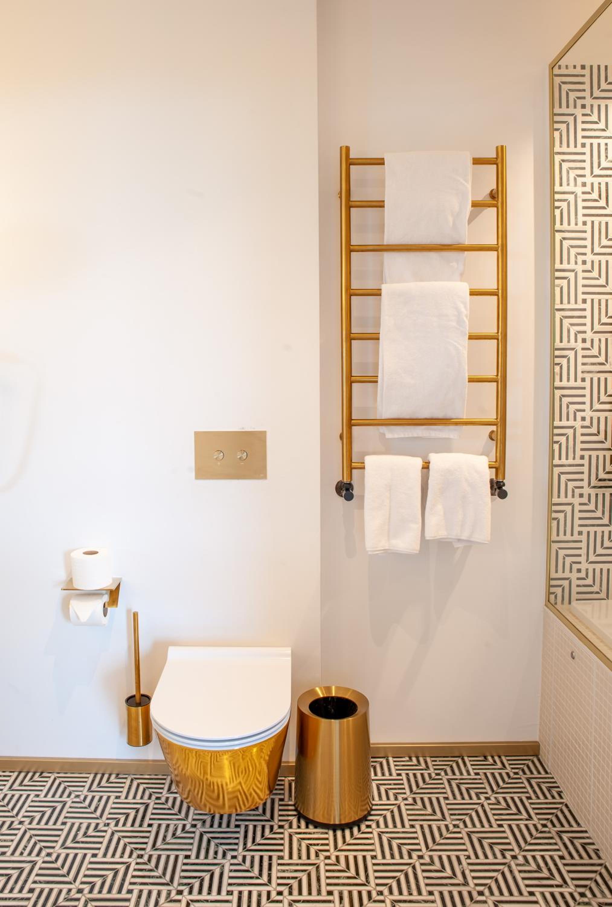 Suite with Balcony - Photo 9