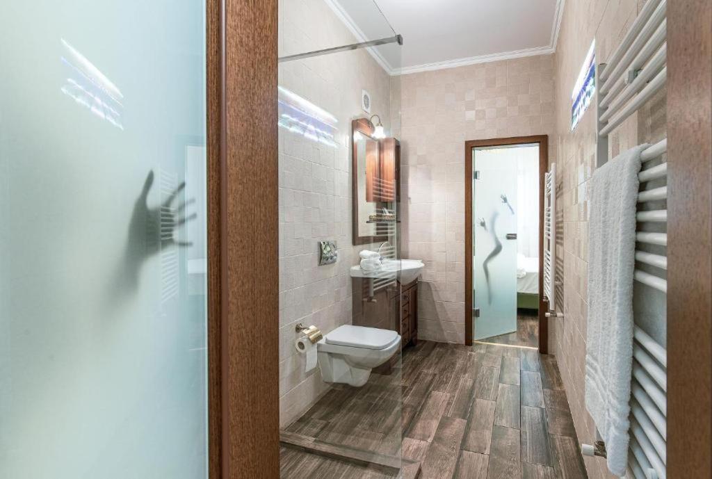 Deluxe Family Suite - Photo 4