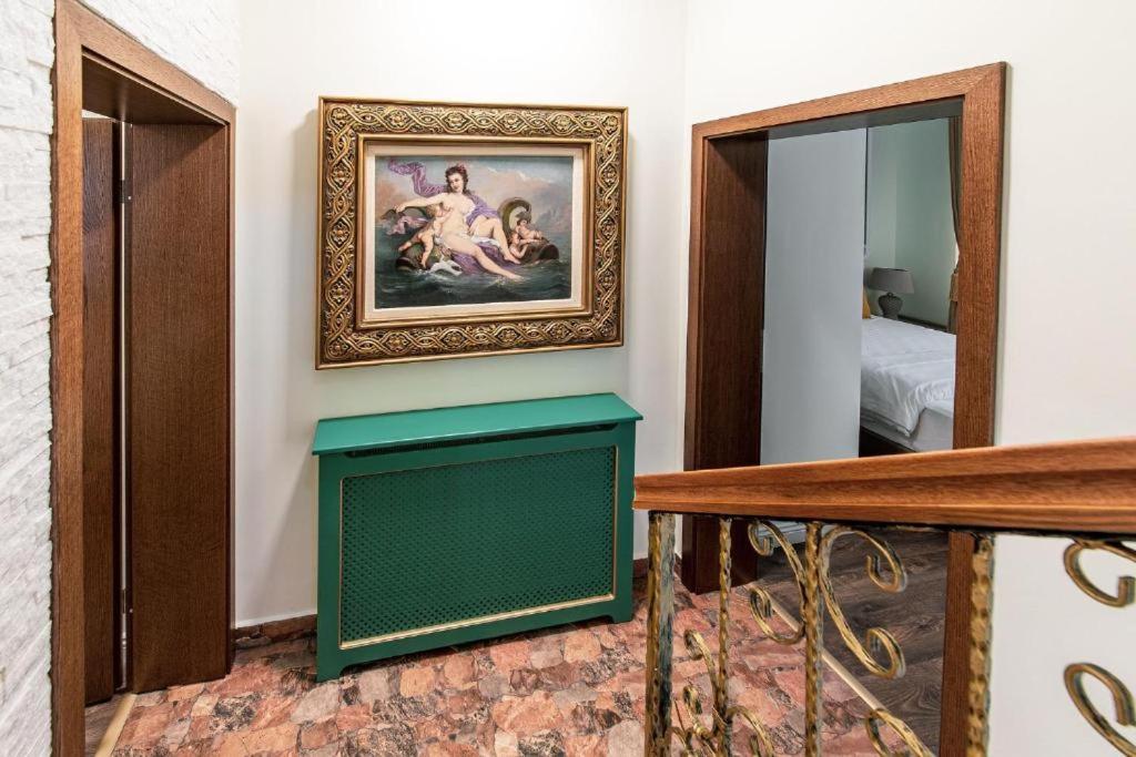Deluxe Family Suite - Photo 2