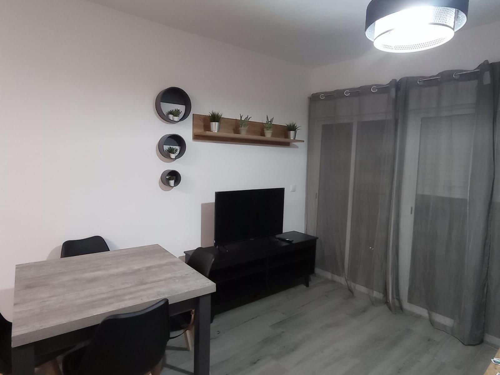 Three-Bedroom Apartment photo 2