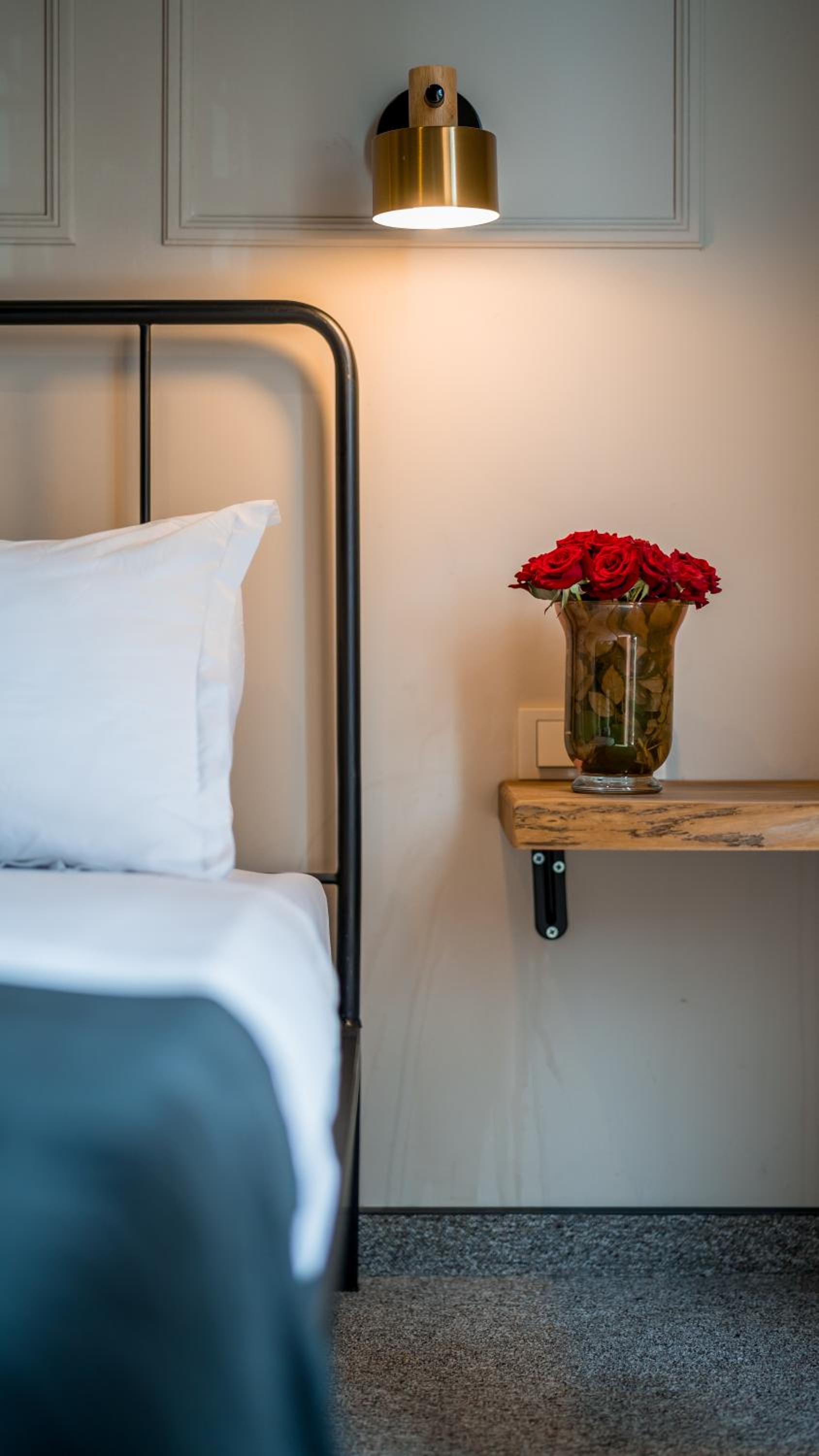 Large Double Room - Photo 3