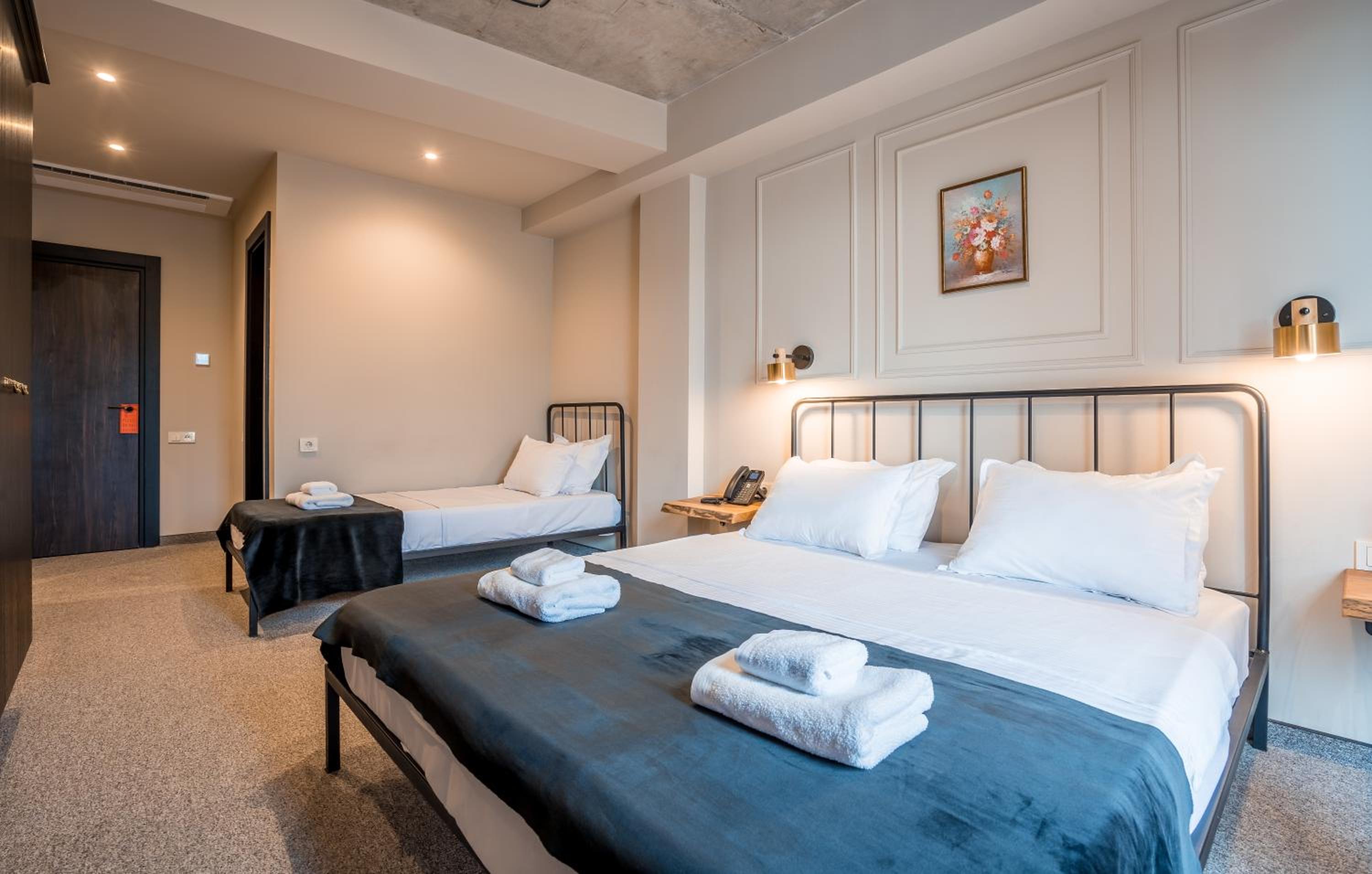 Triple Room with Balcony - Photo 7