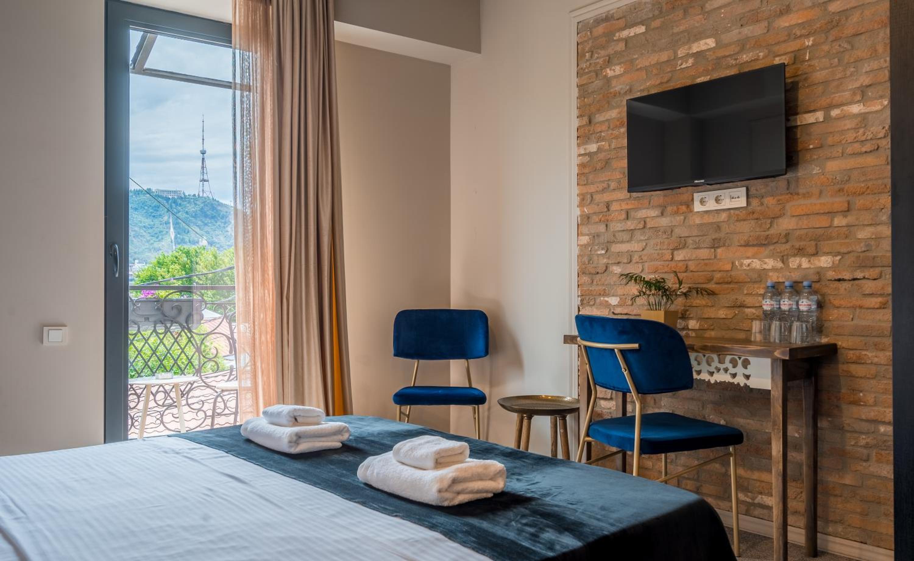 Triple Room with Balcony - Photo 14