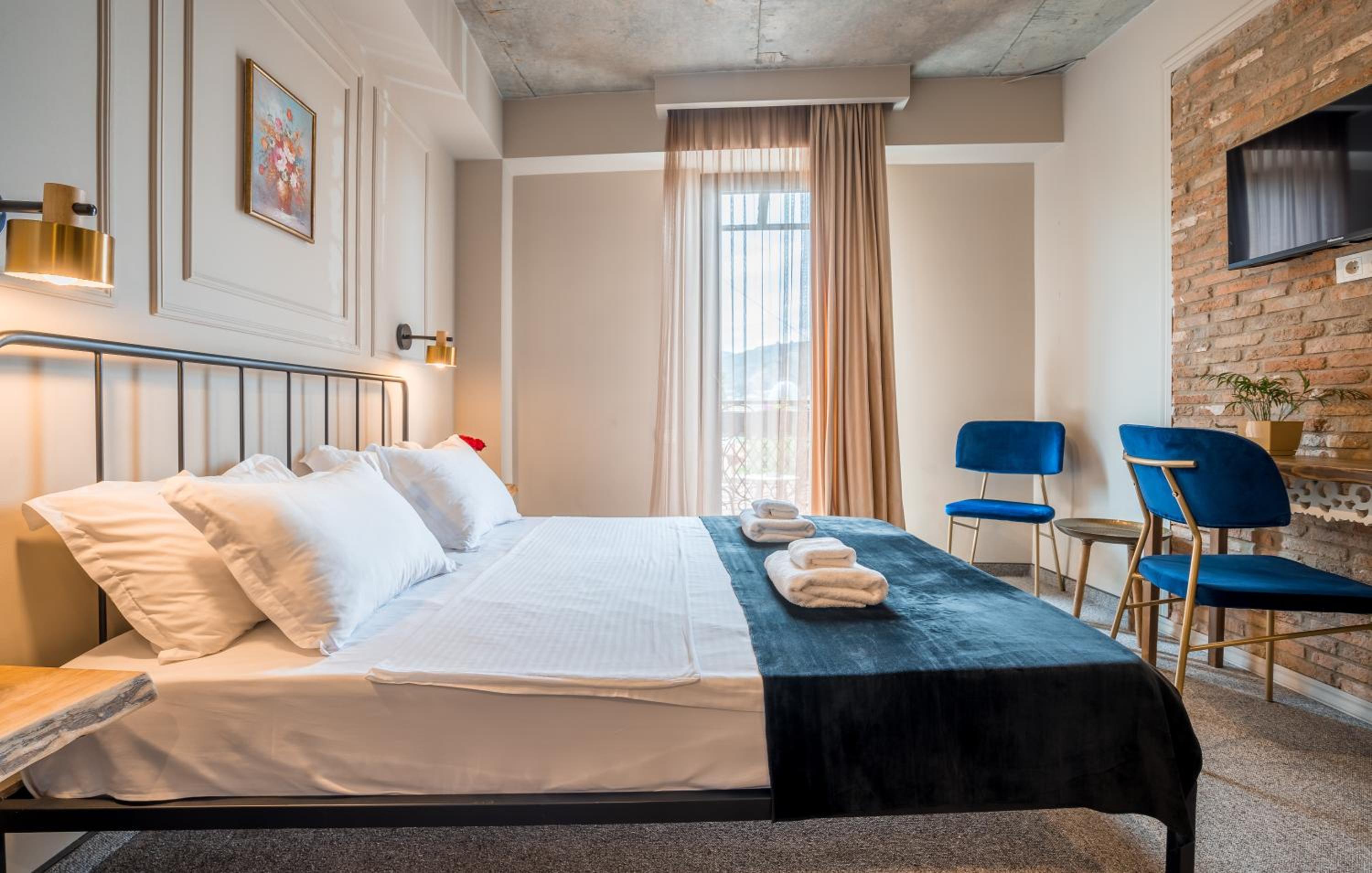 Triple Room with Balcony - Photo 10