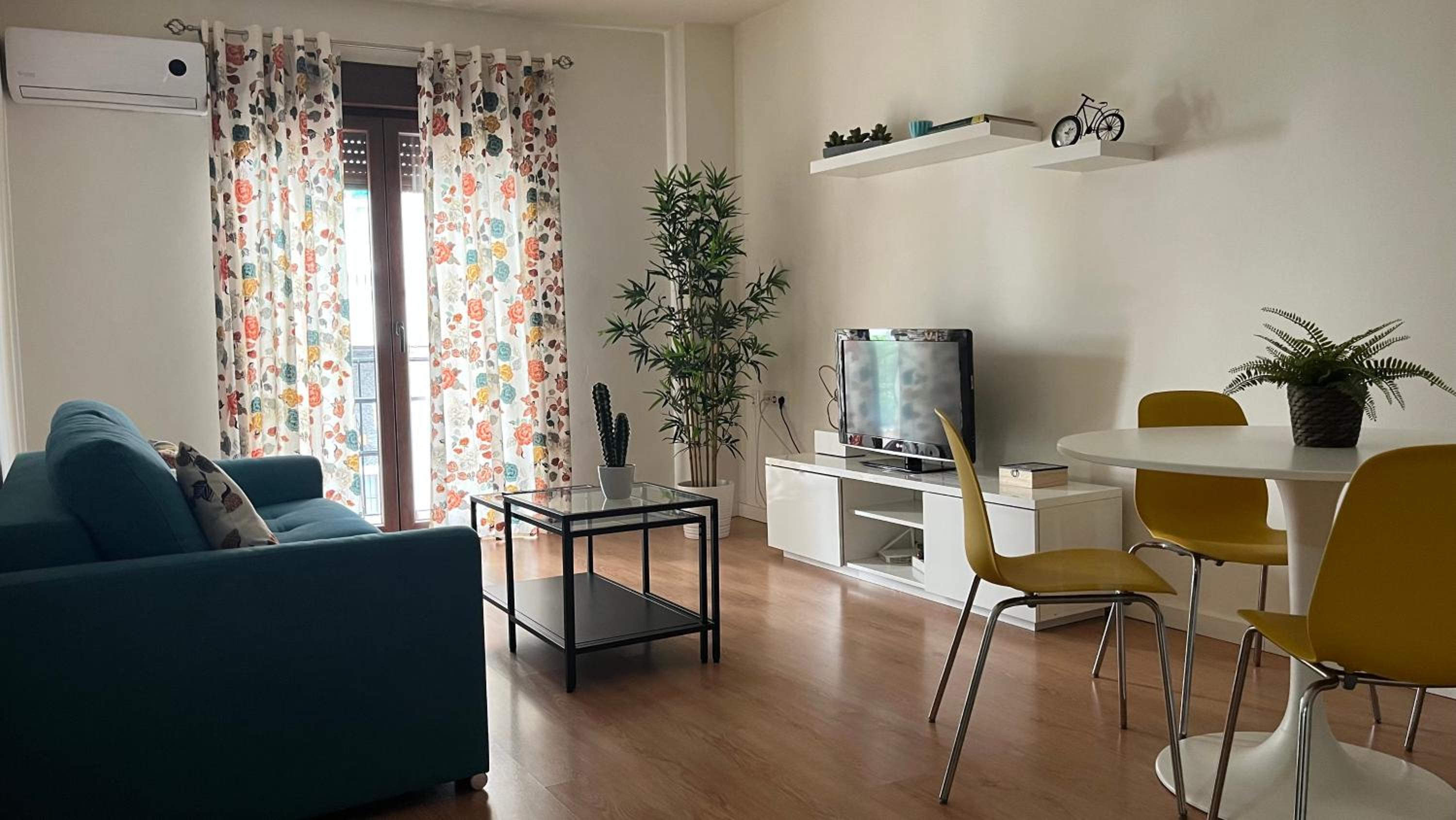 One-Bedroom Apartment - Photo 3