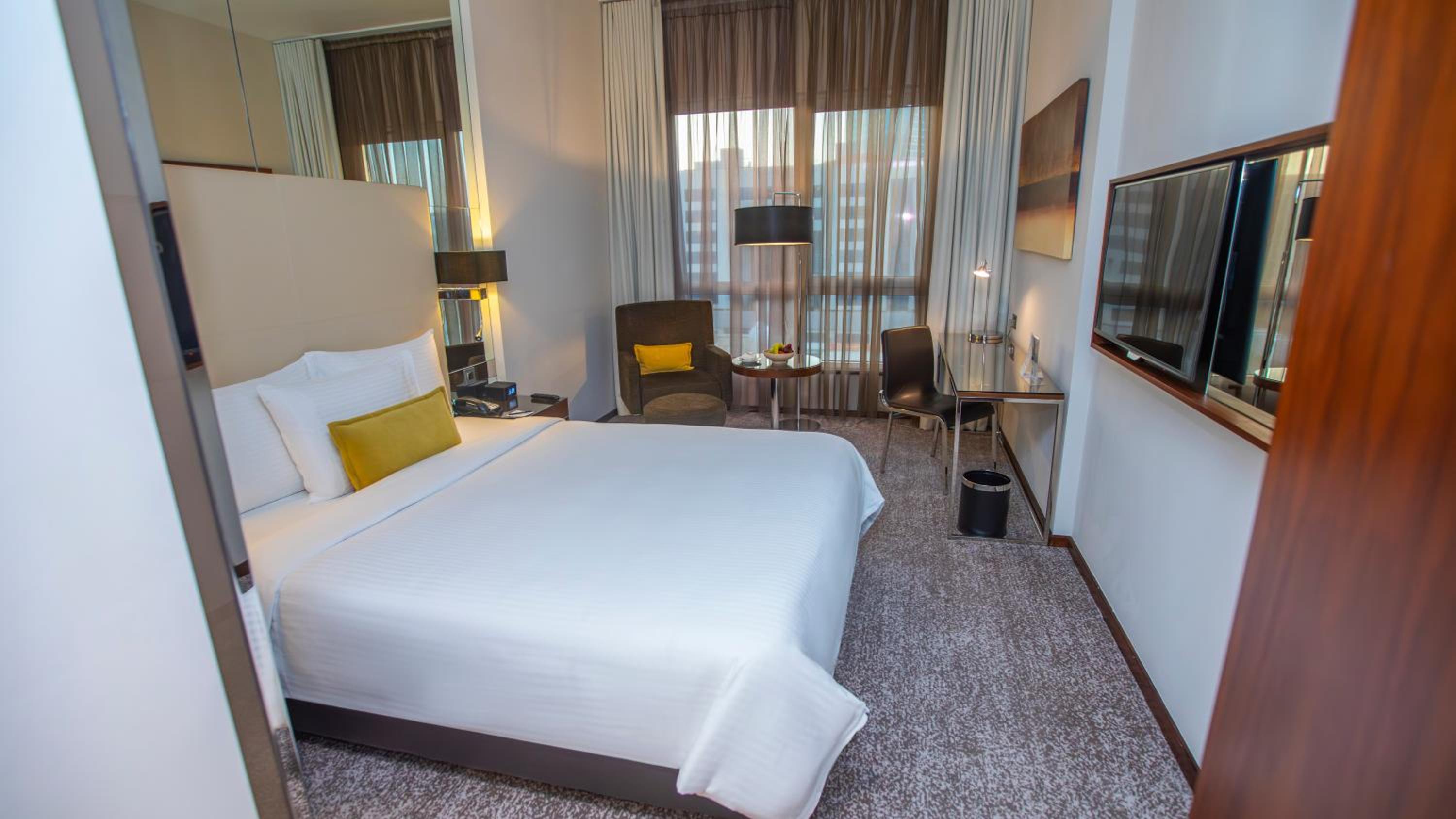 Centro Room High Floor – Queen Bed - Photo 5