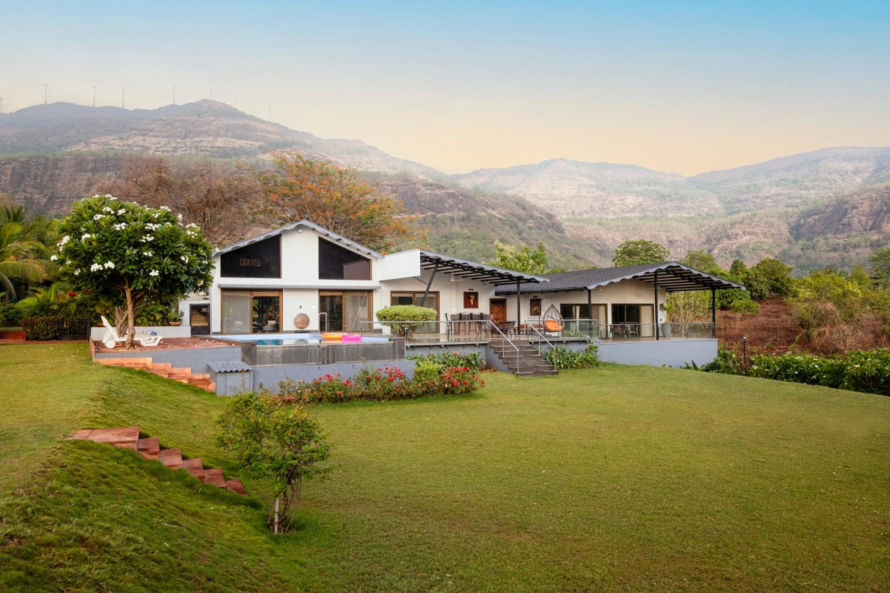 Villa photo 2